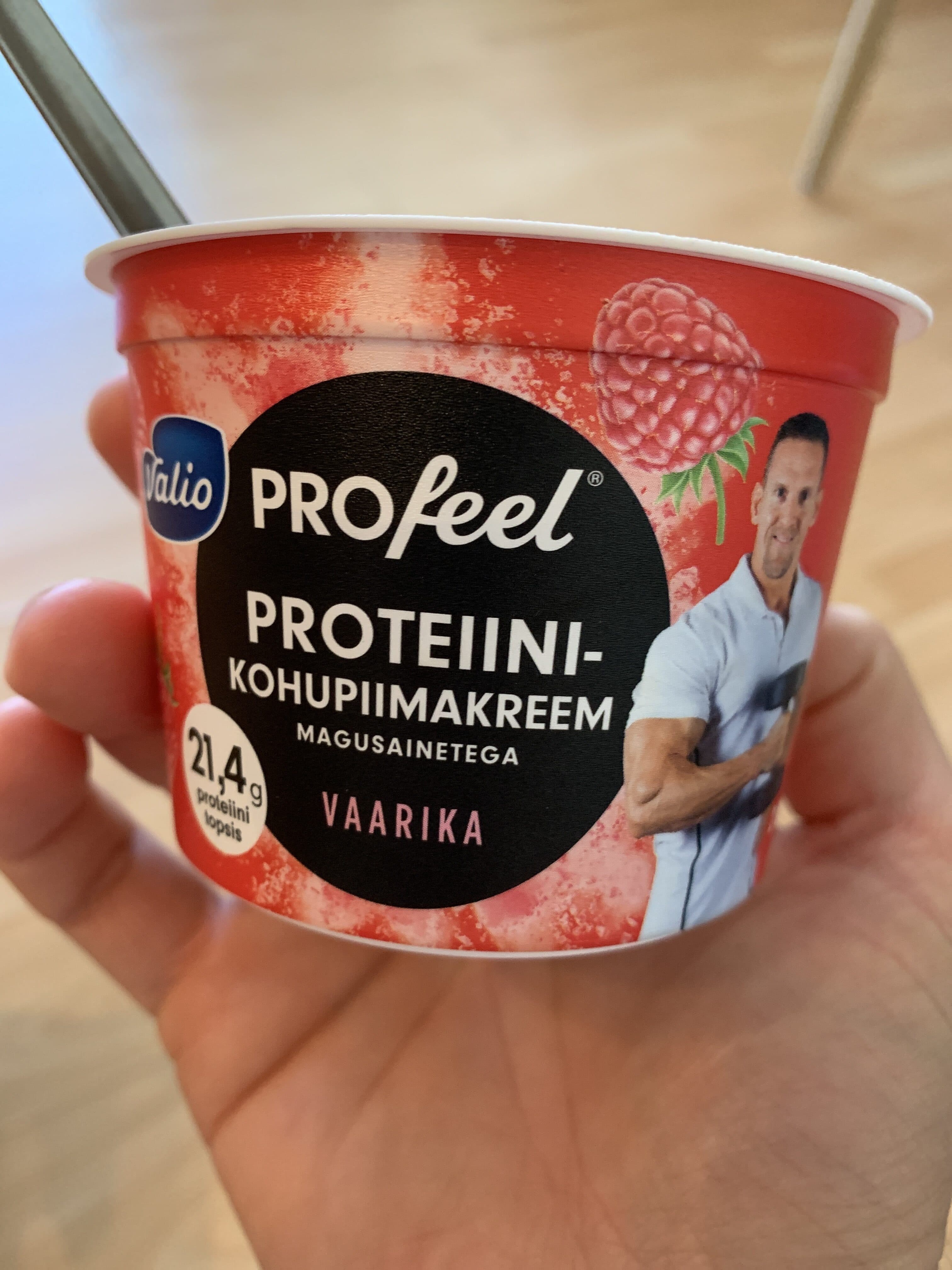 Valio protein curd cream packshot