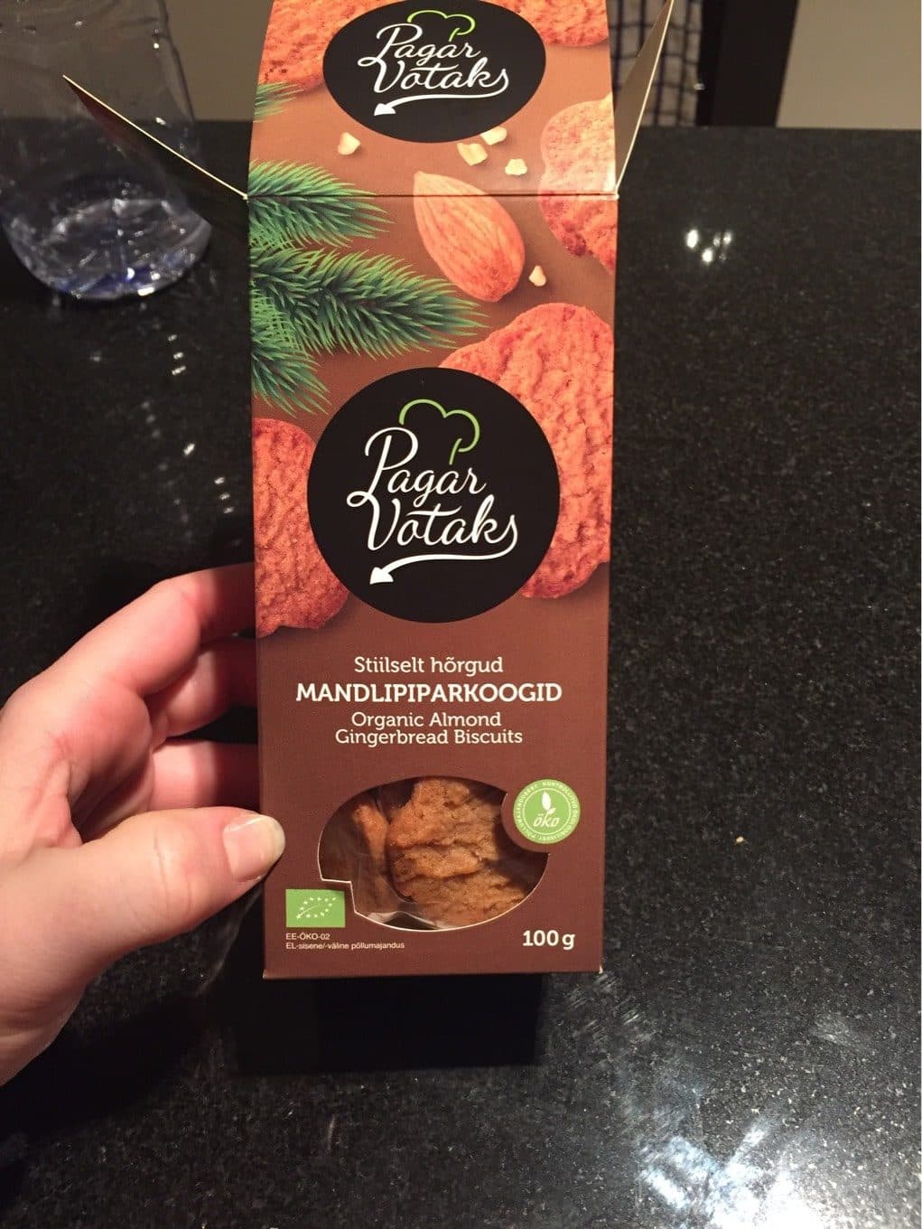 Pagar Vataks organic almond gingerbread biscuit packshot