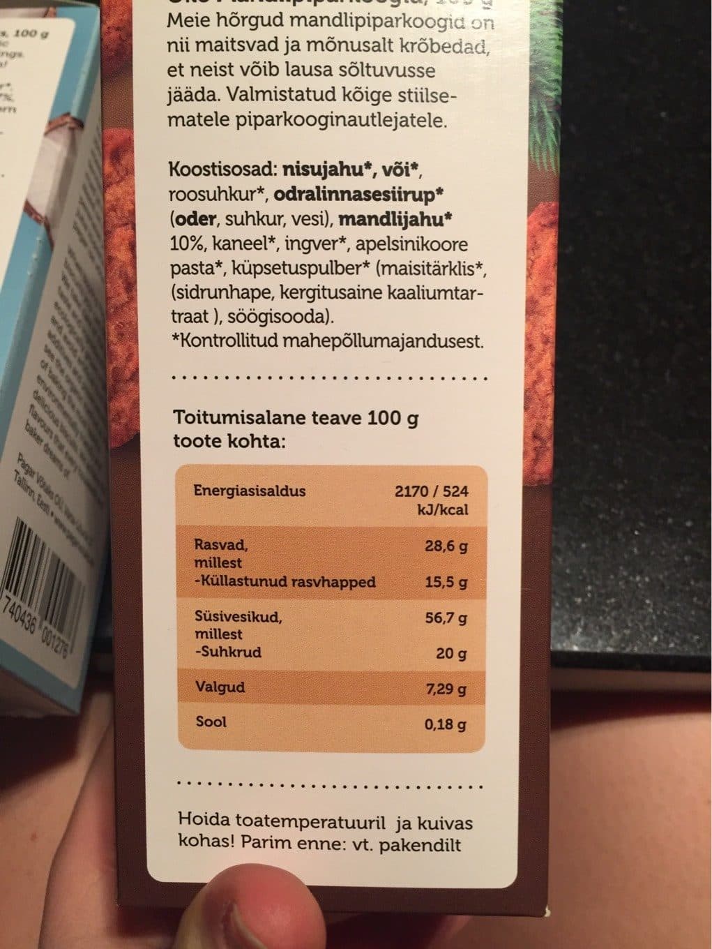 Pagar Vataks organic almond gingerbread biscuit packshot