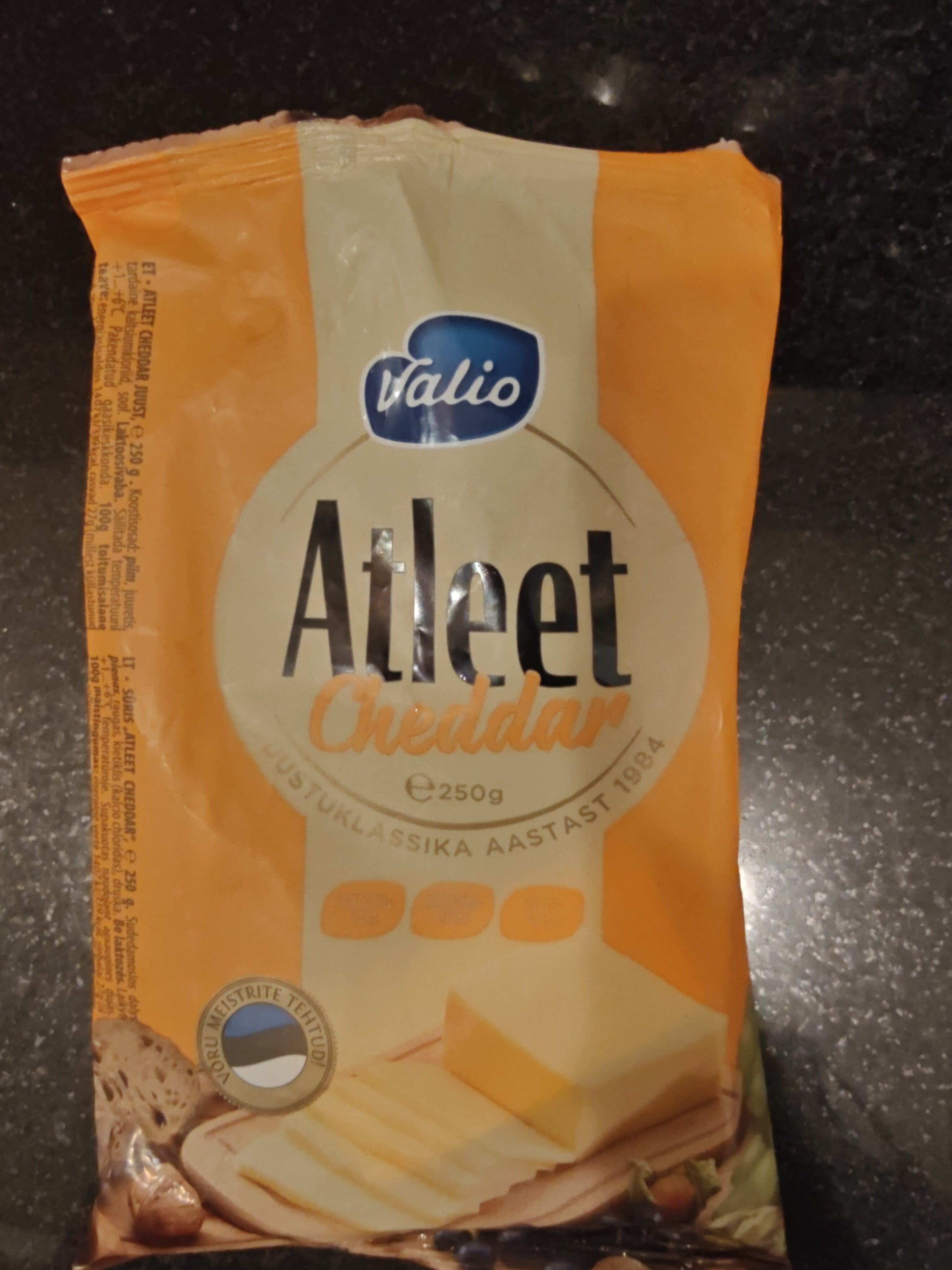 Valio Atleet cheddar packshot