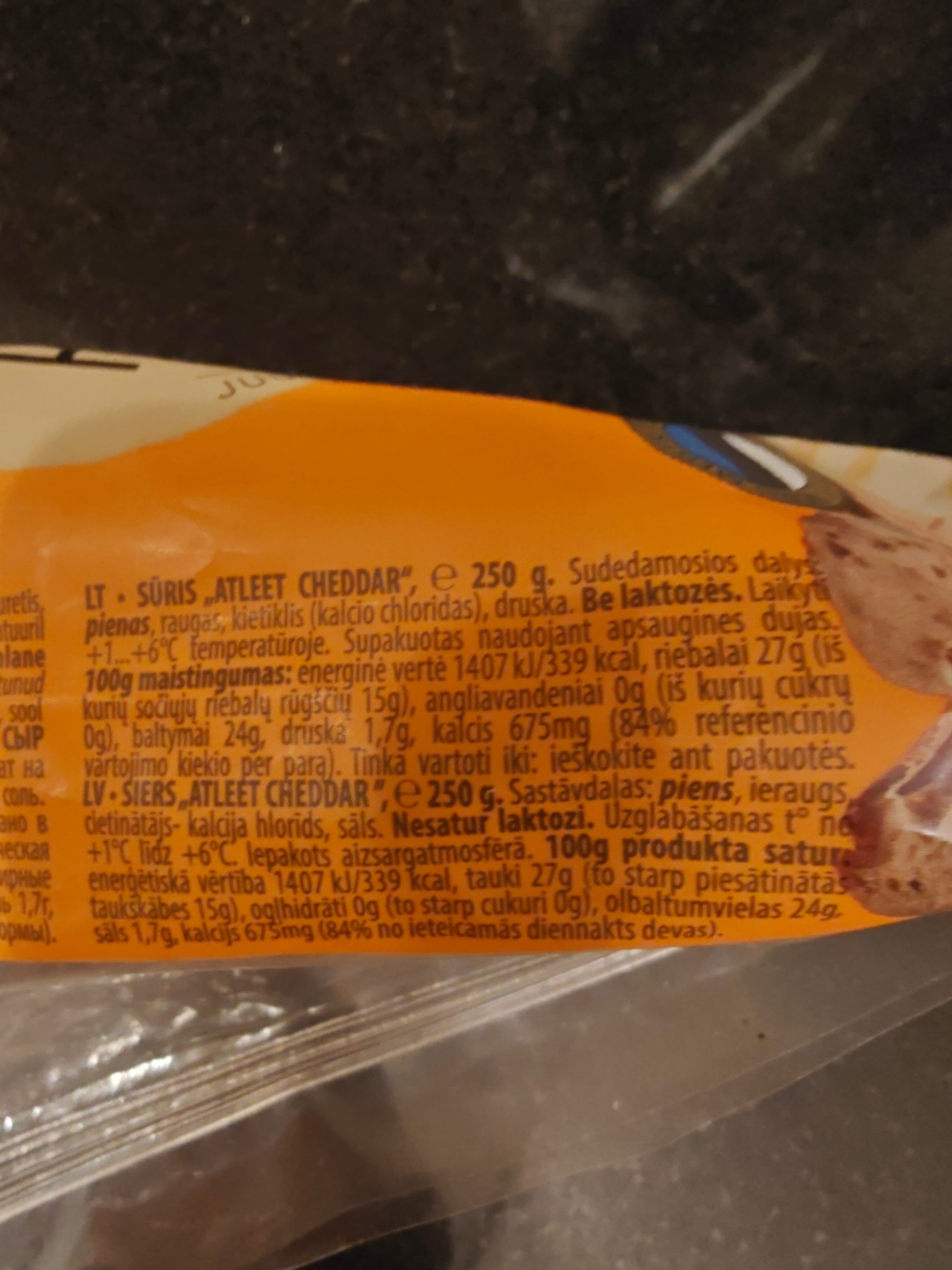 Valio Atleet cheddar packshot
