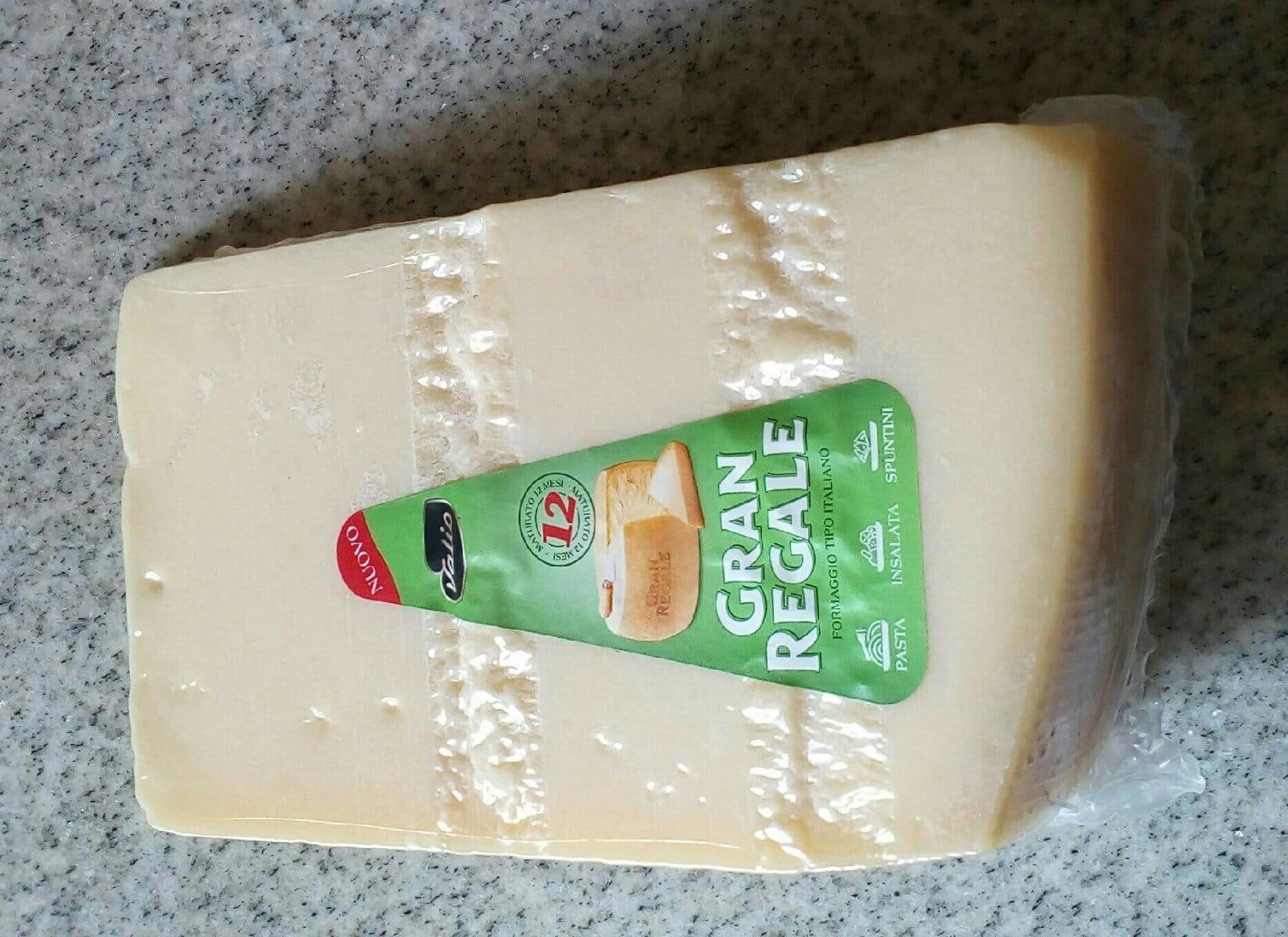 Formaggio grana packshot