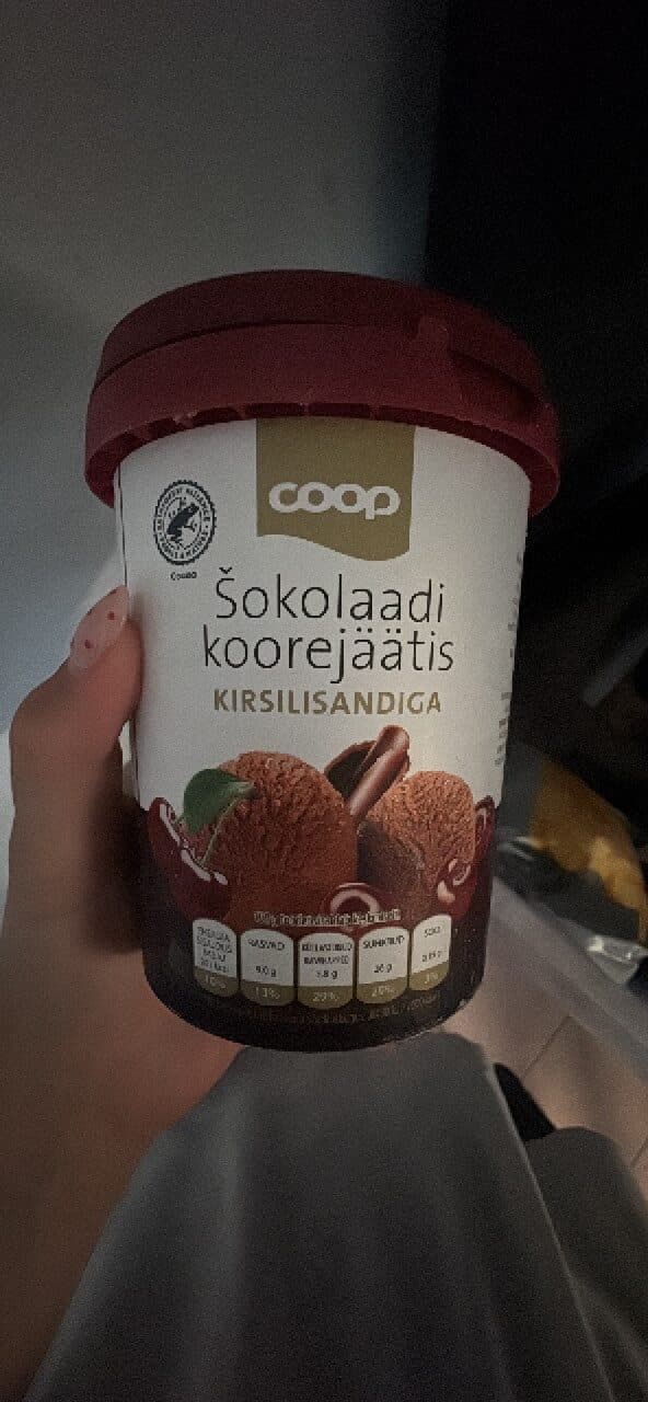Coop šokolaadi koorejäätis kirsilisandiga packshot