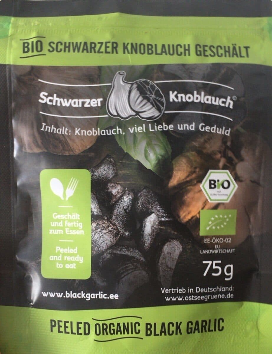Bio schwarzer Knoblauch geschält packshot