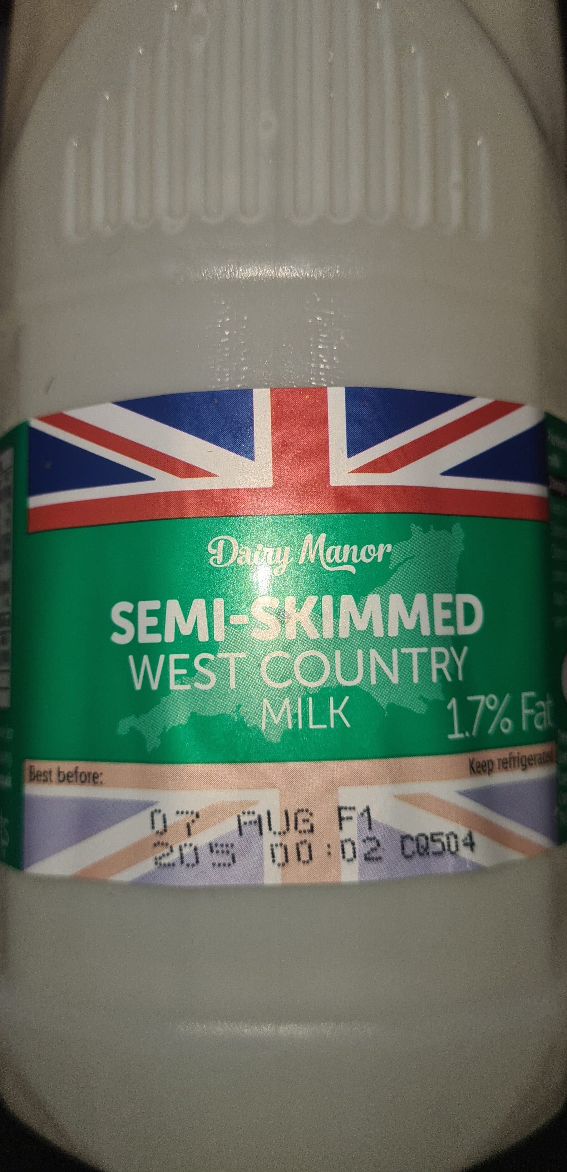 Dairy Manor Semi-skimmed west country milk packshot