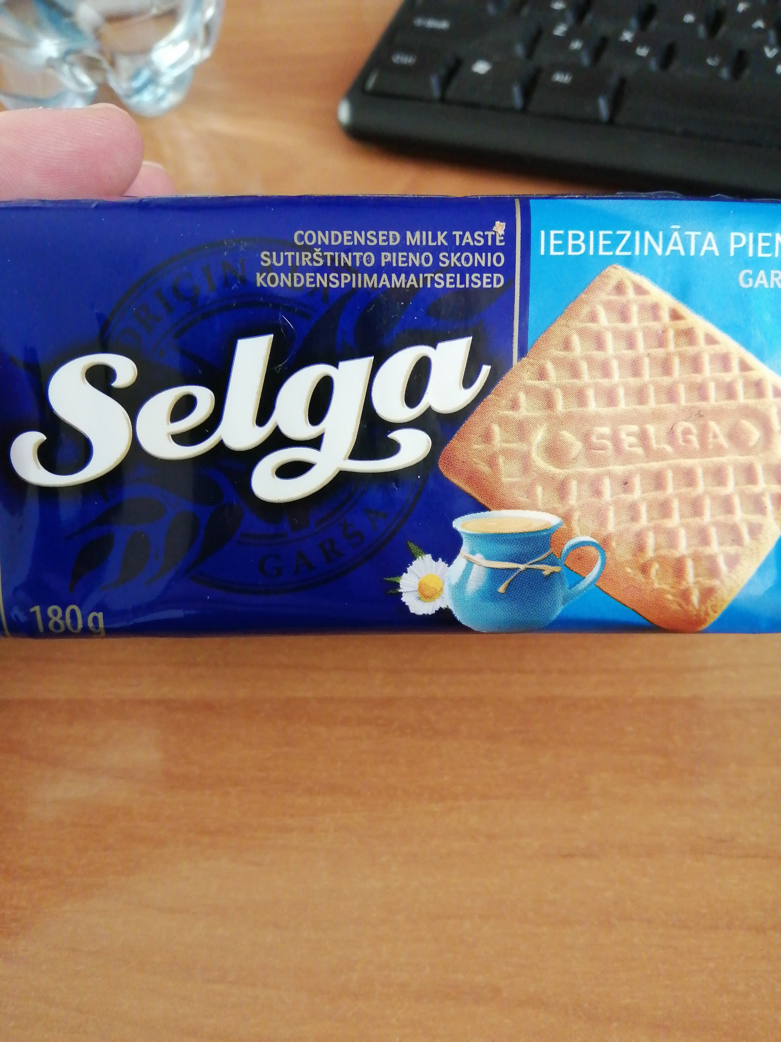 Selga Selga packshot