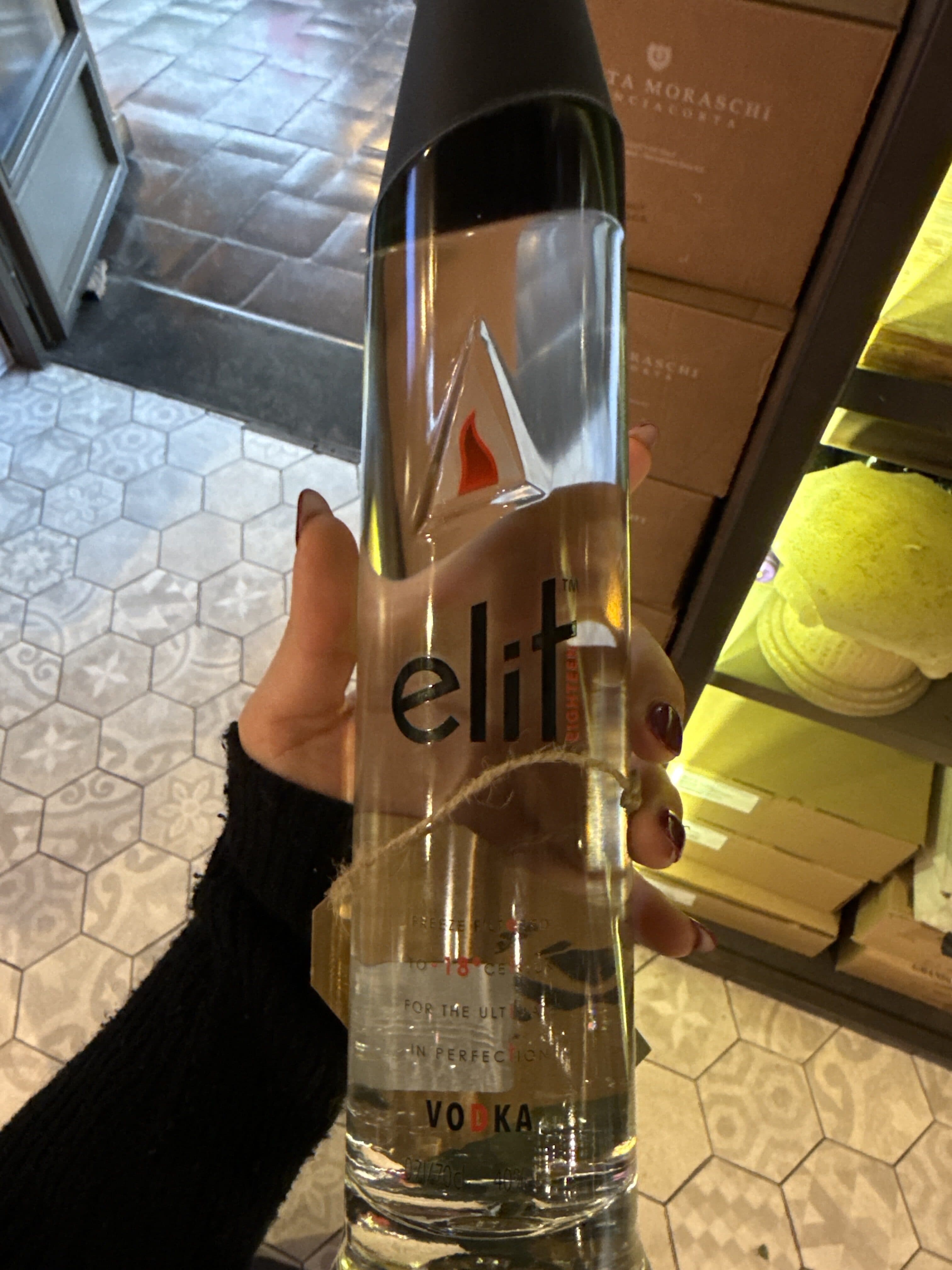 elite vodka eighteen packshot