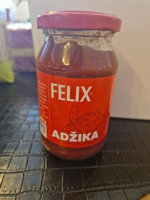 Felix Adžika packshot