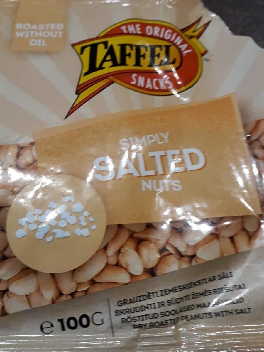 Simply salted nuts packshot