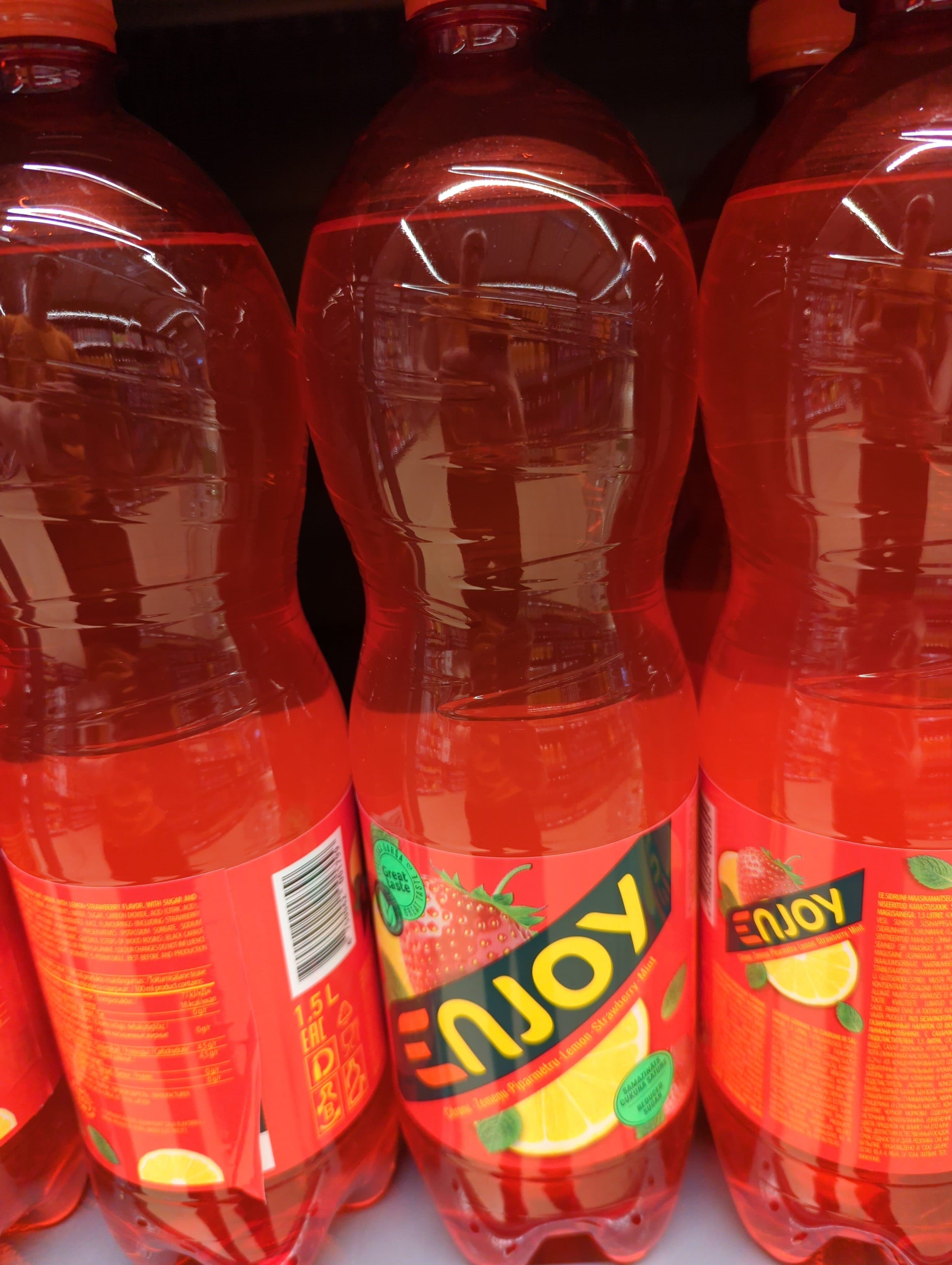 Enjoy Lemon-Strawberry Flavored Soda (1500ml) packshot