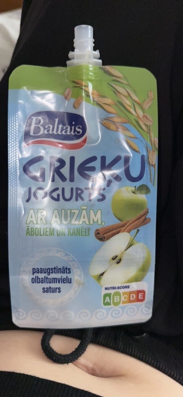 Baltais Grieku jogurts ar auzām, āboliem un kanēli packshot