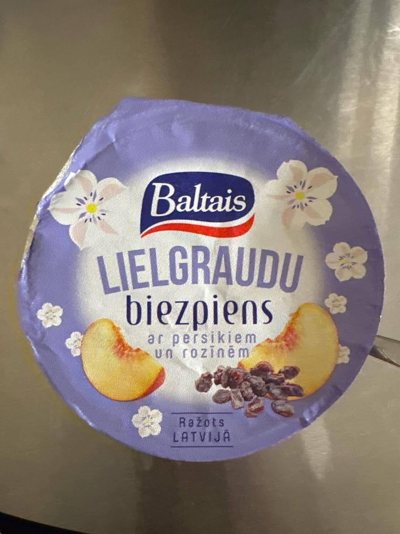 Baltais Lielgraudu biezpiens ar persikiem un rozīnēm packshot