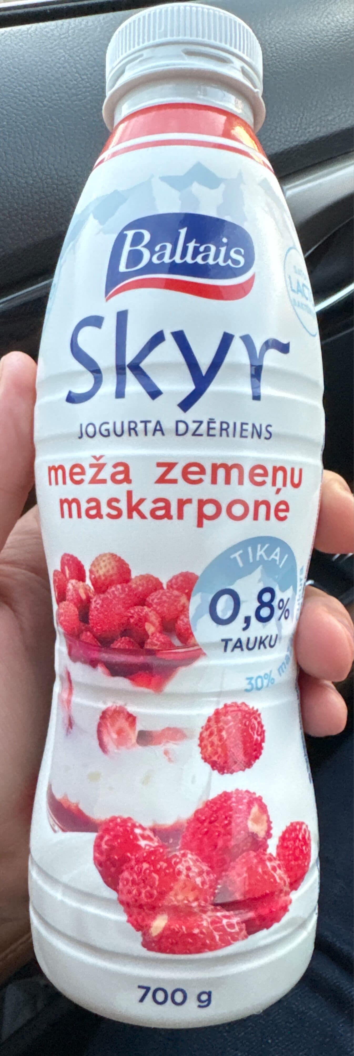 Baltais skyr jogurta dzēriens meža zemeņu maskarpone packshot