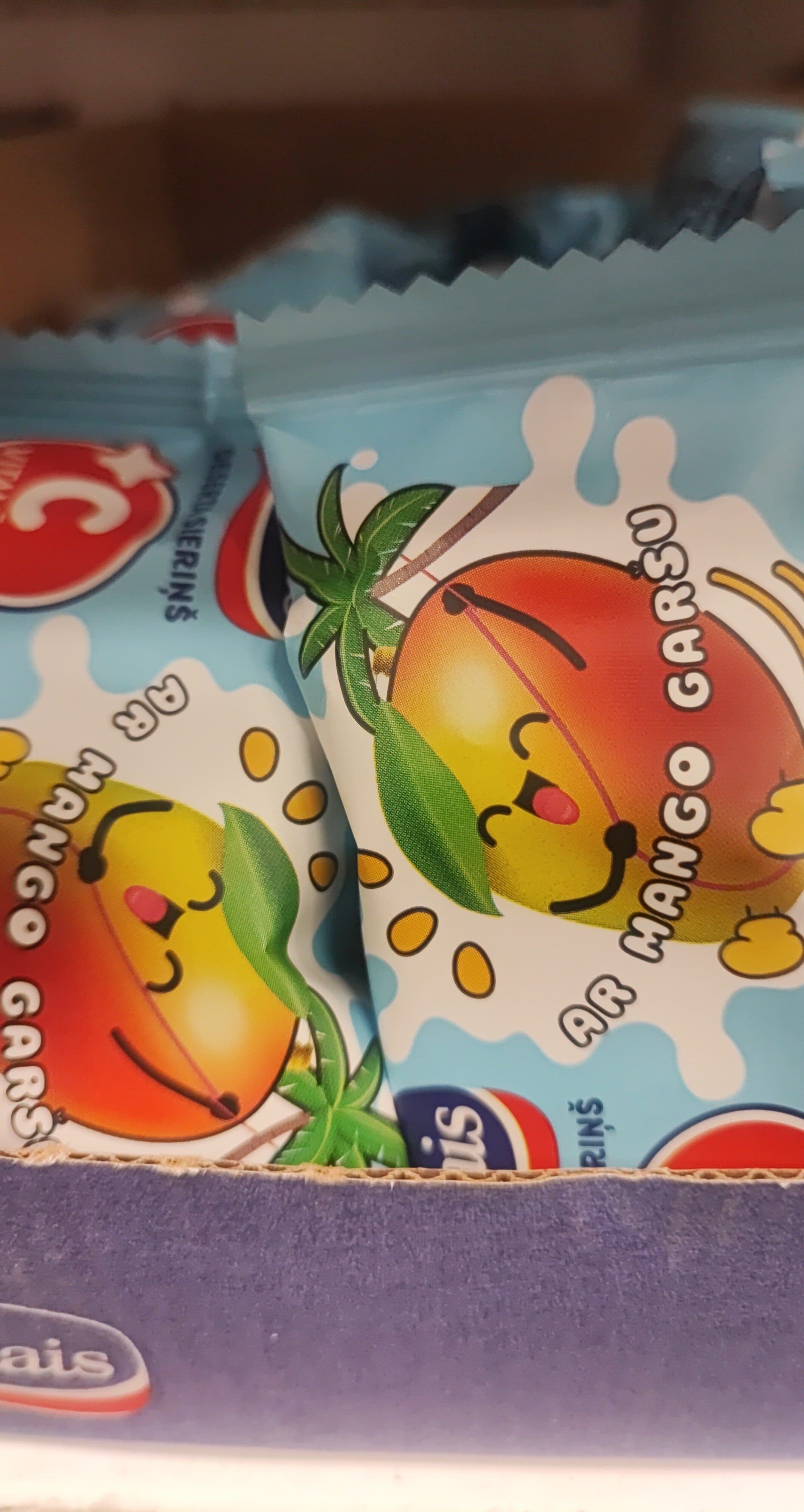 Baltais Kārumsieriņš Ar Mango packshot