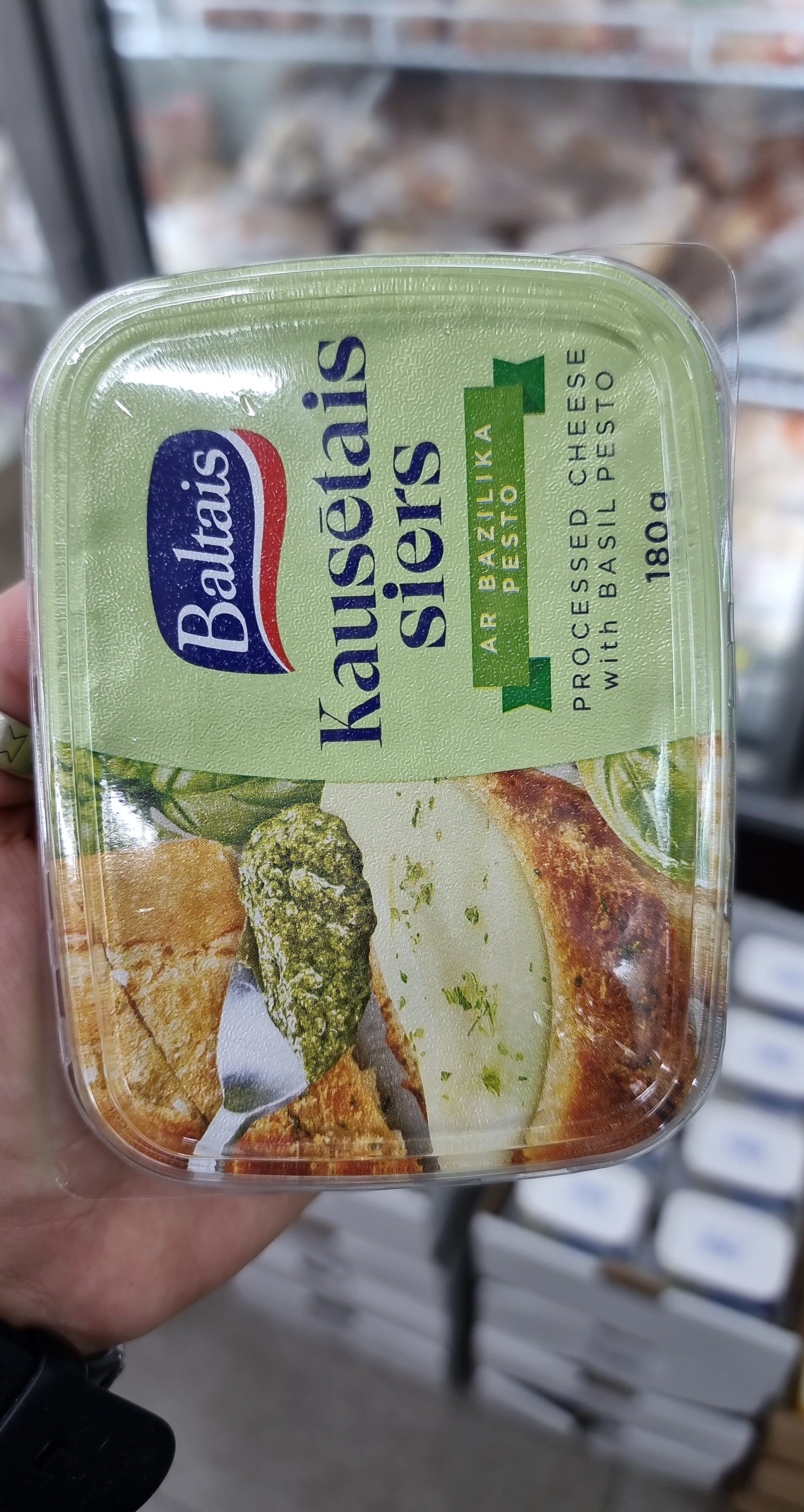 Baltais Kausētais Siers Ar Bazilika Pesto packshot