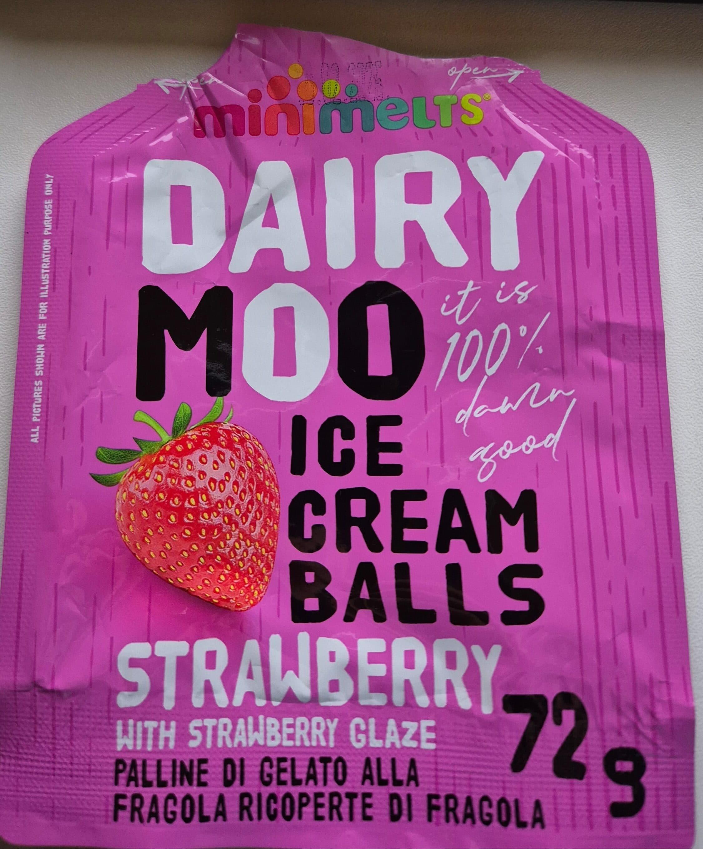 Mini melts Dairy moo ice cream balls strawberry packshot