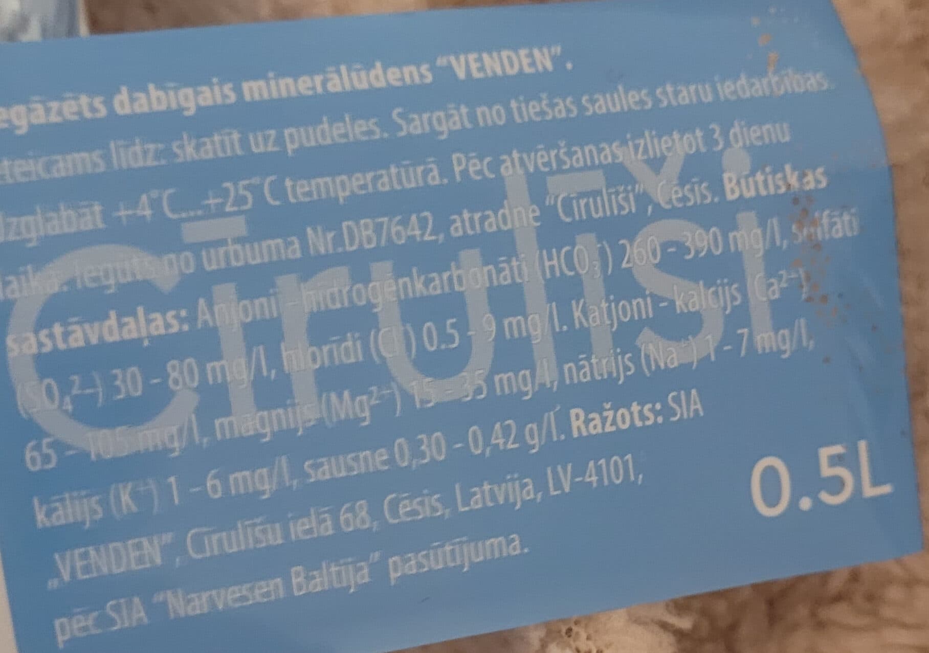 venden negāzēts dabīgs minerālūdens packshot