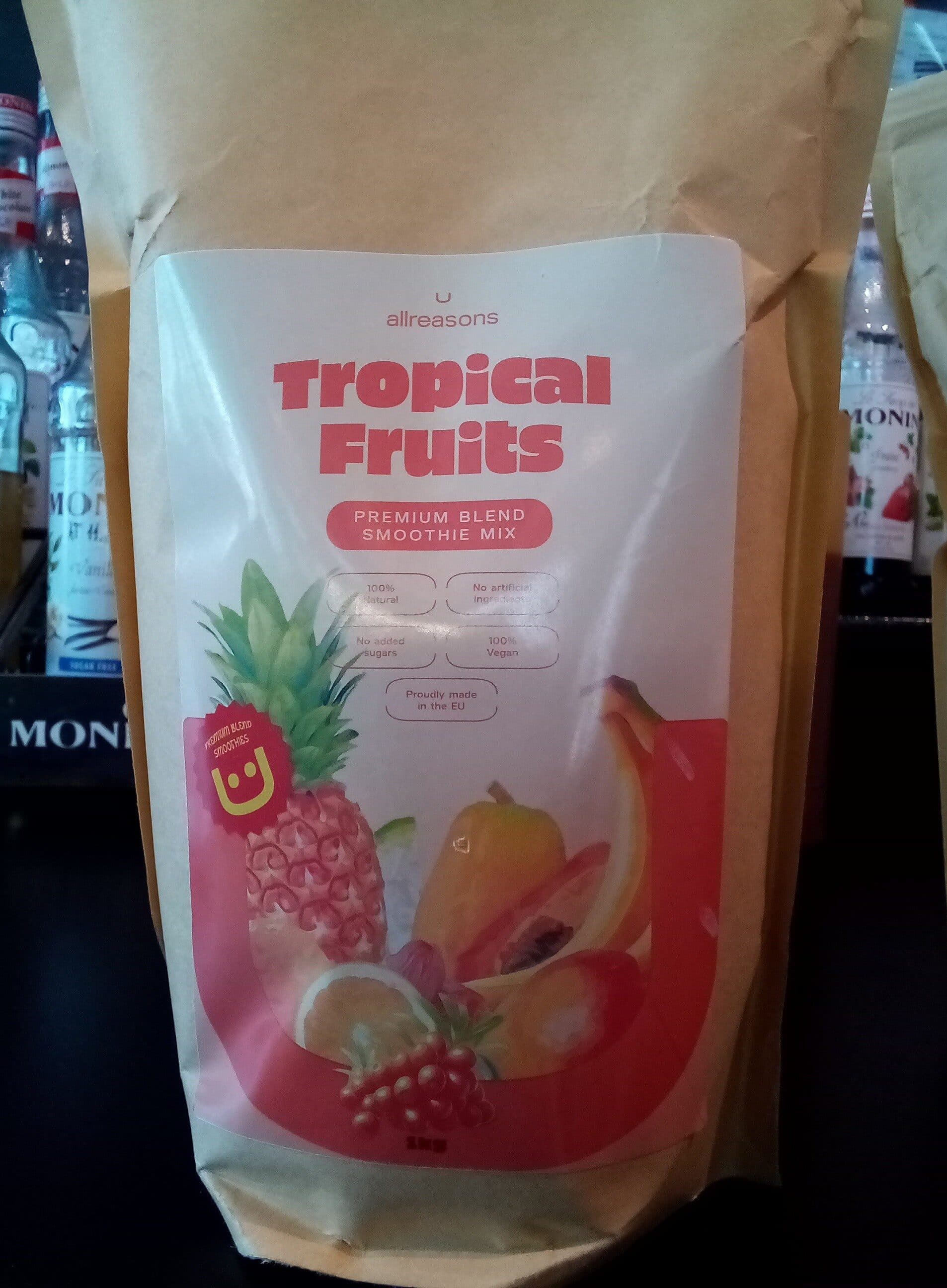 tropical fruits smoothie packshot