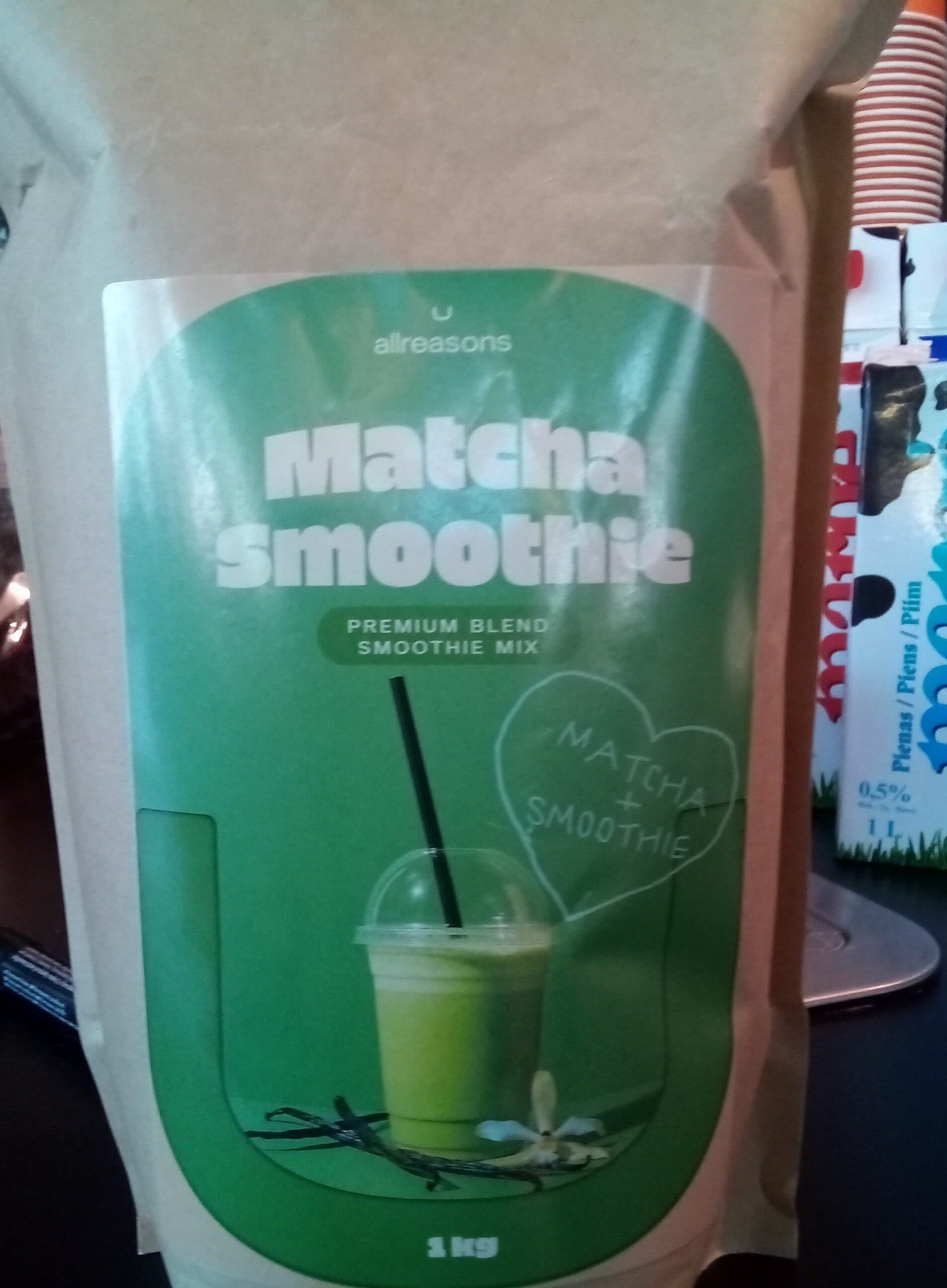 matcha smoothie packshot