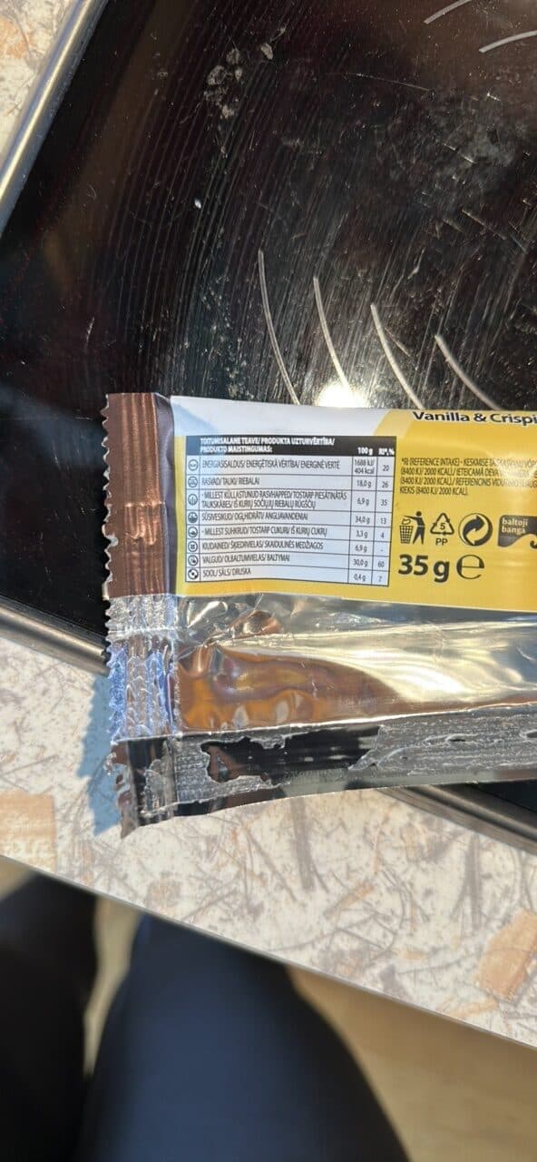 Rimi PROTEIN BAR Vanilla & Crispies packshot