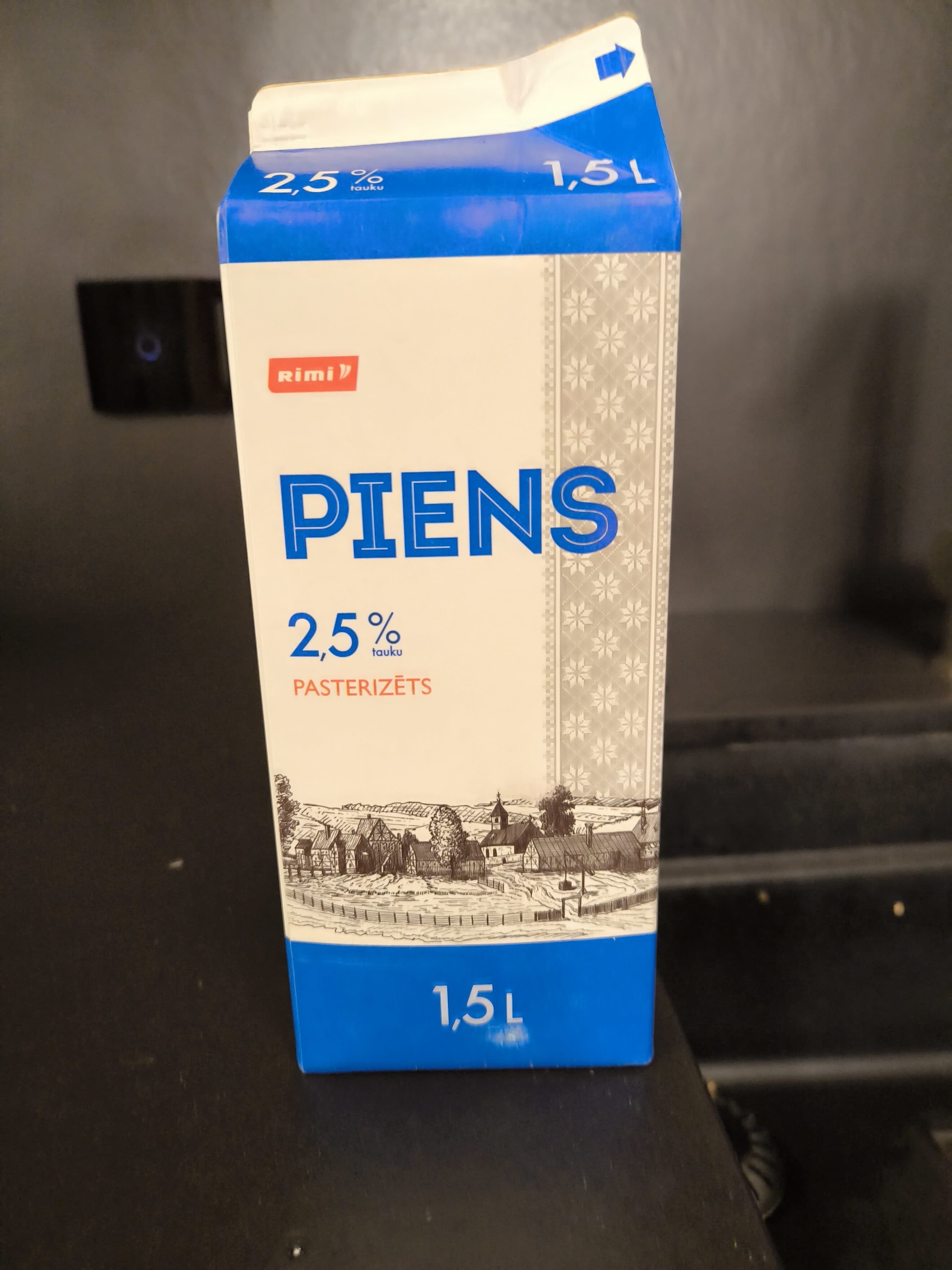 Rimi Piens 2,5% packshot