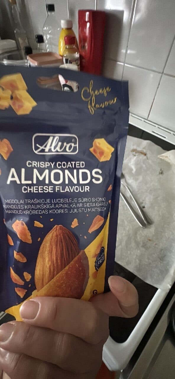 Alvo CRISPY COATED ALMONDS CHEESE FLAVOUR packshot