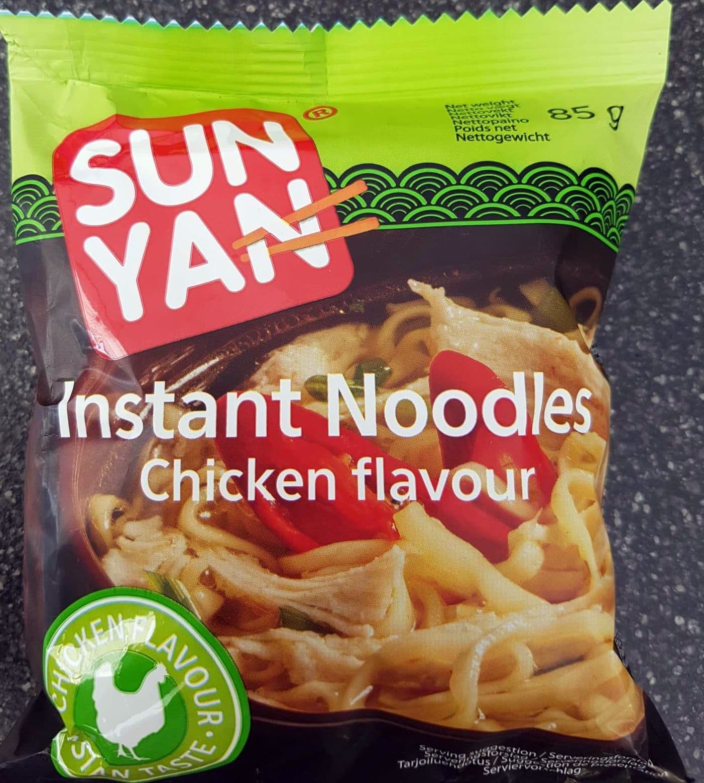 Sun Yan Instant Noodles Chicken flavour packshot