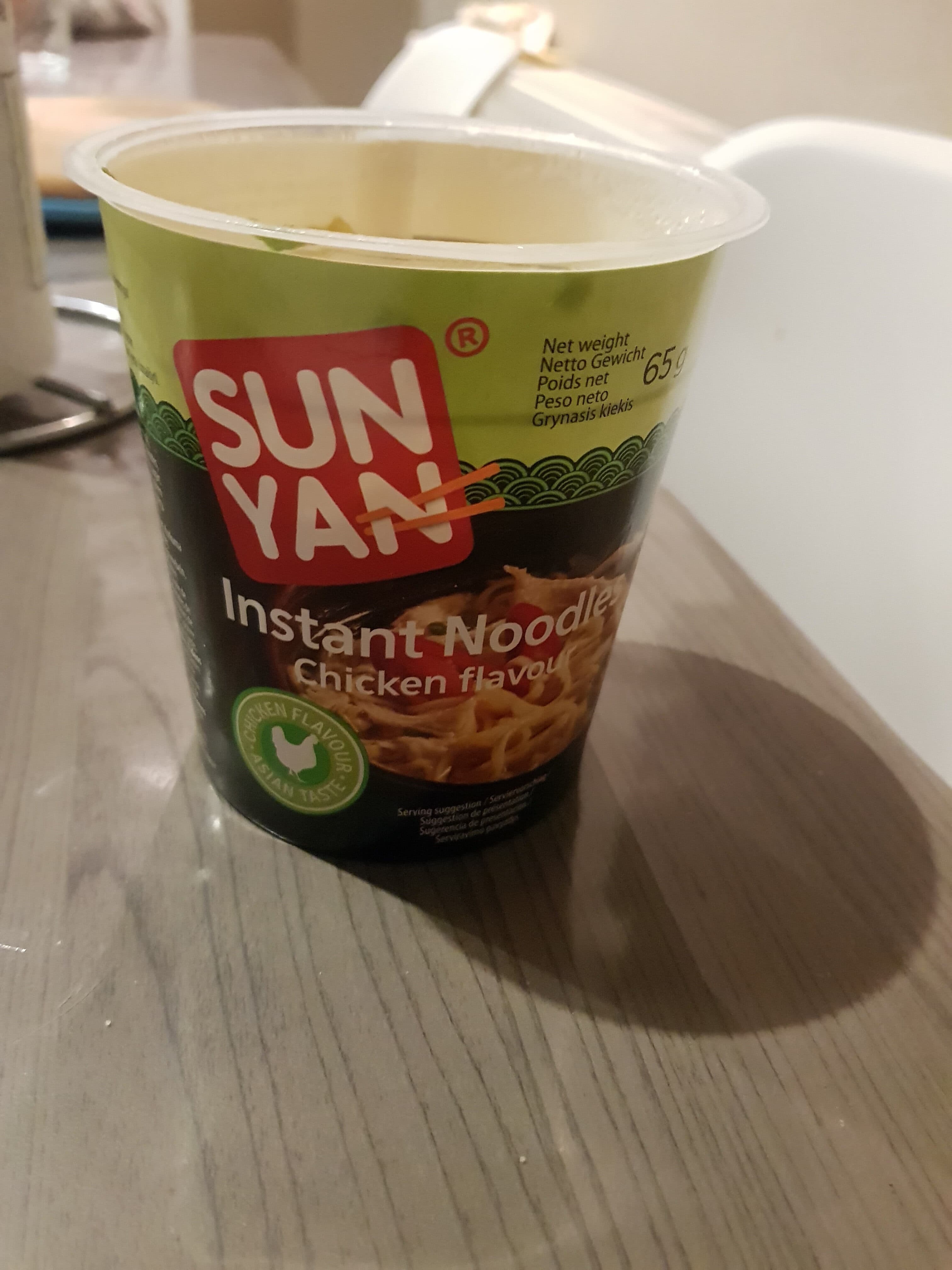 Instant Noodles Chicken Flavour packshot