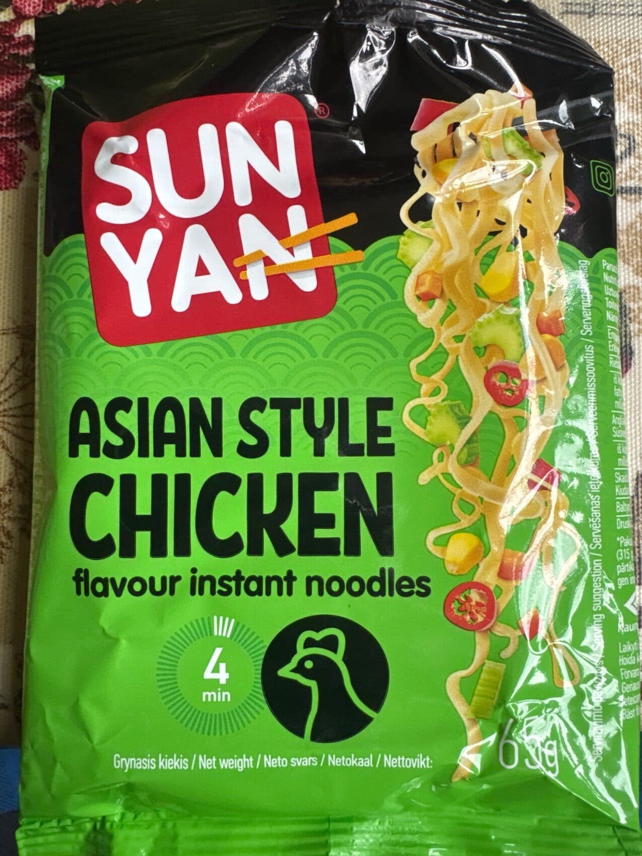 Sun Yan Asian style chicken flavour instant noodles packshot
