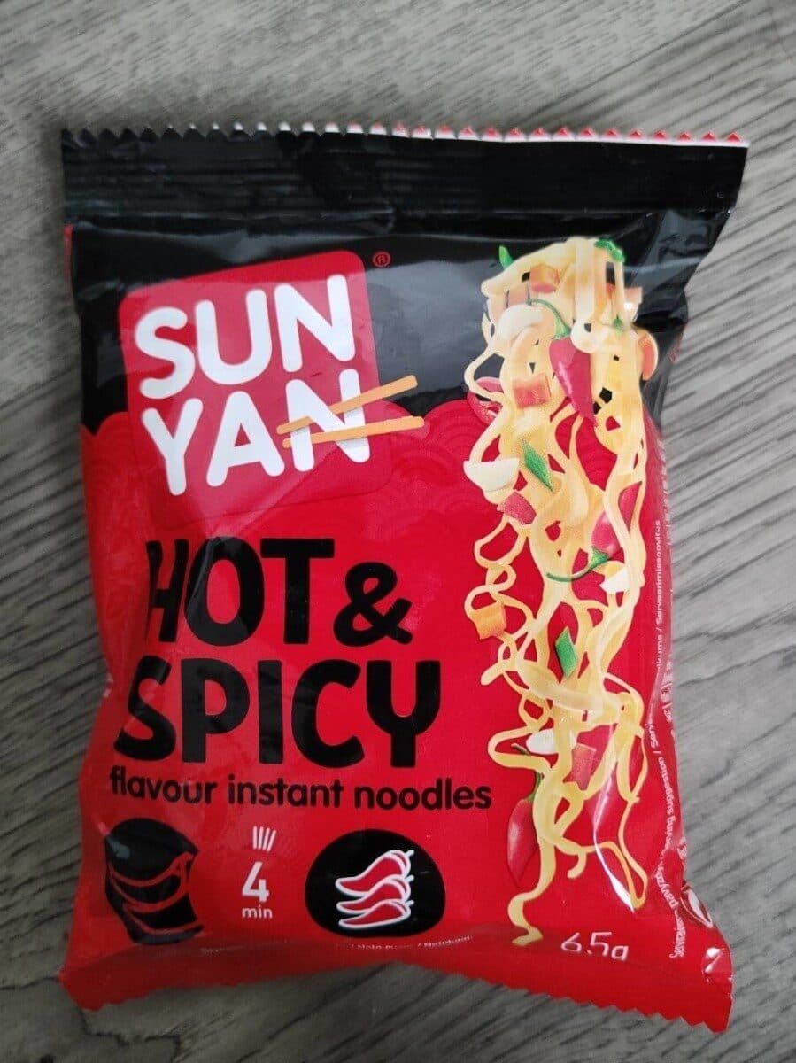 SUN YAN HOT & SPICY your instant noodles packshot