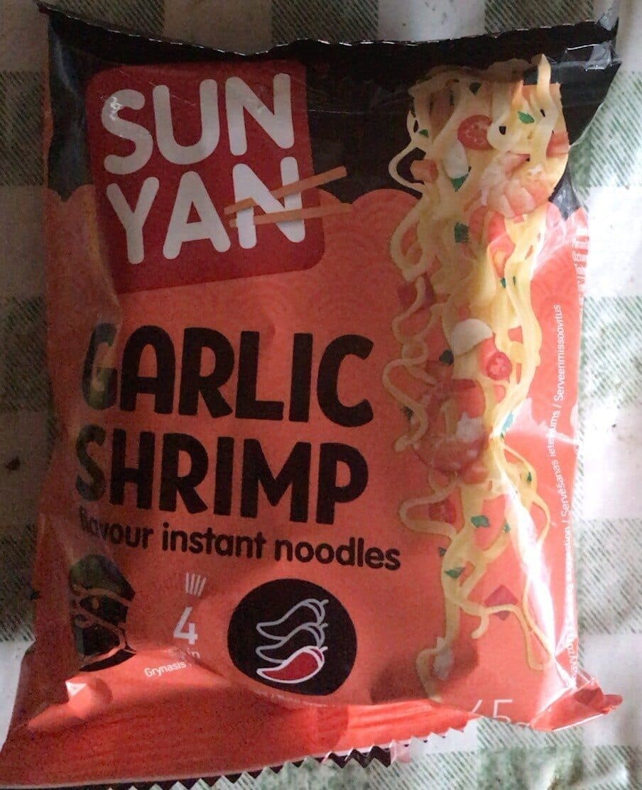 Sun Yan Garlic Shrimp flavour instant noodles packshot