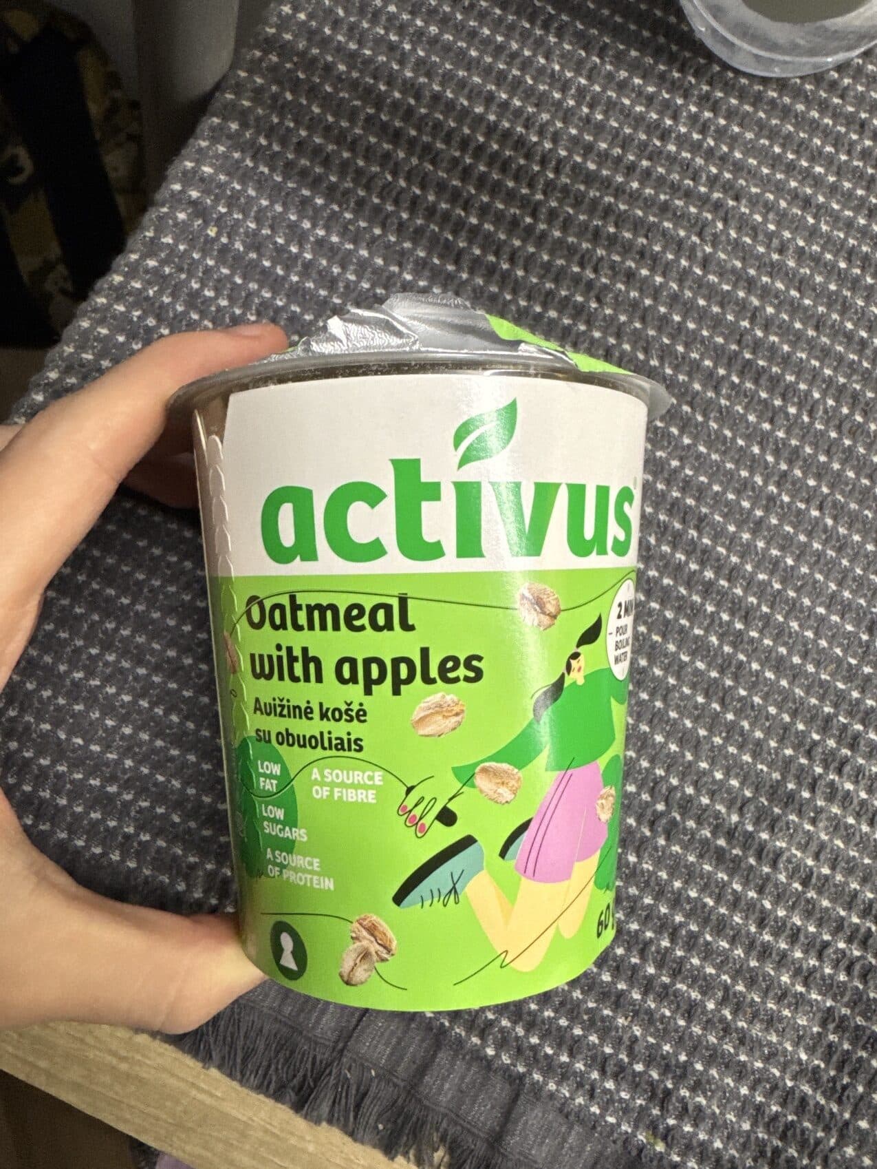 Activus Oatmeal with apples packshot