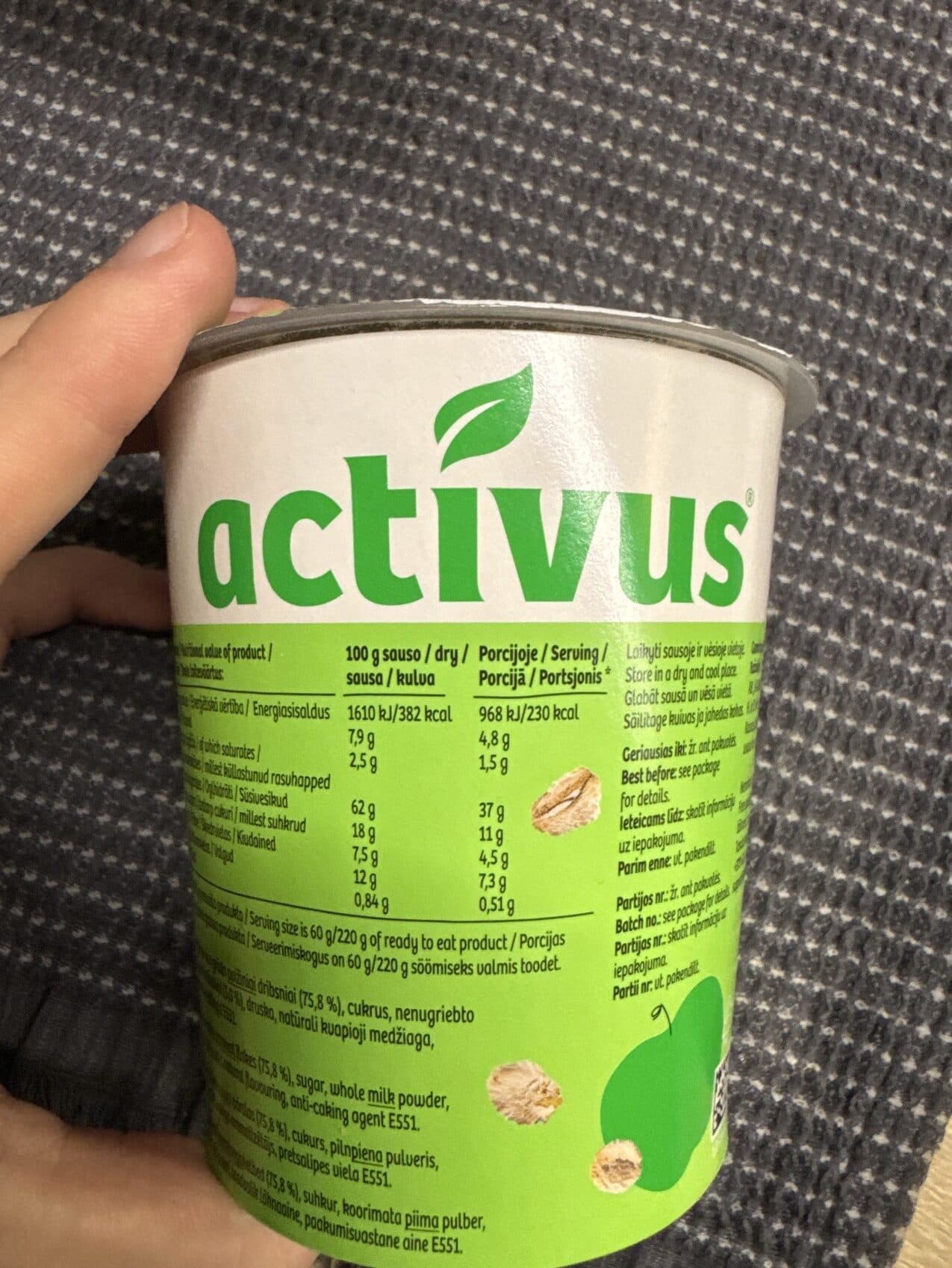 Activus Oatmeal with apples packshot