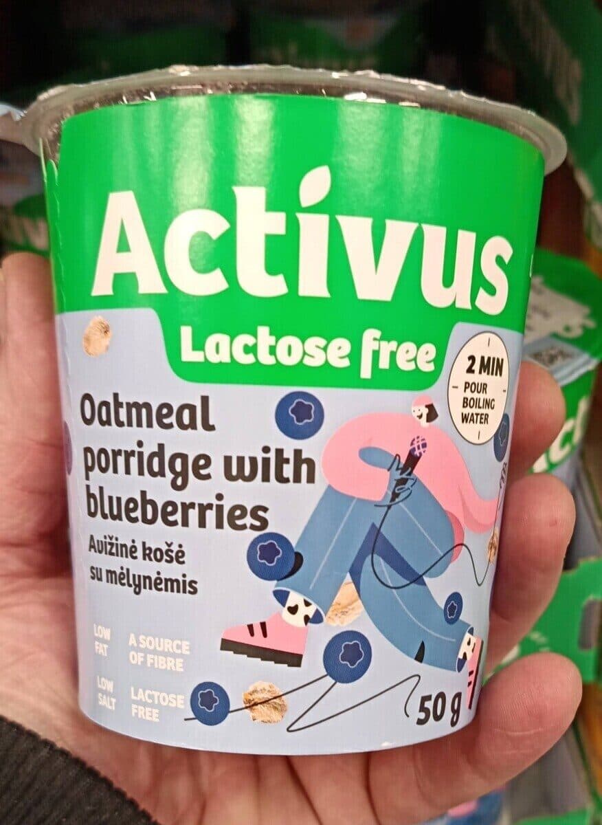 oatmeal porridge with blueberries packshot