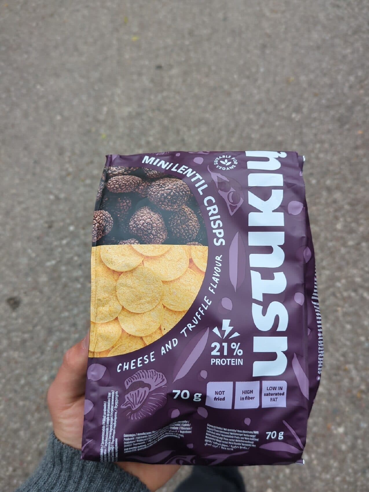 Kicsi Mini Lentil Crisps Cheese and Truffle Flavour packshot