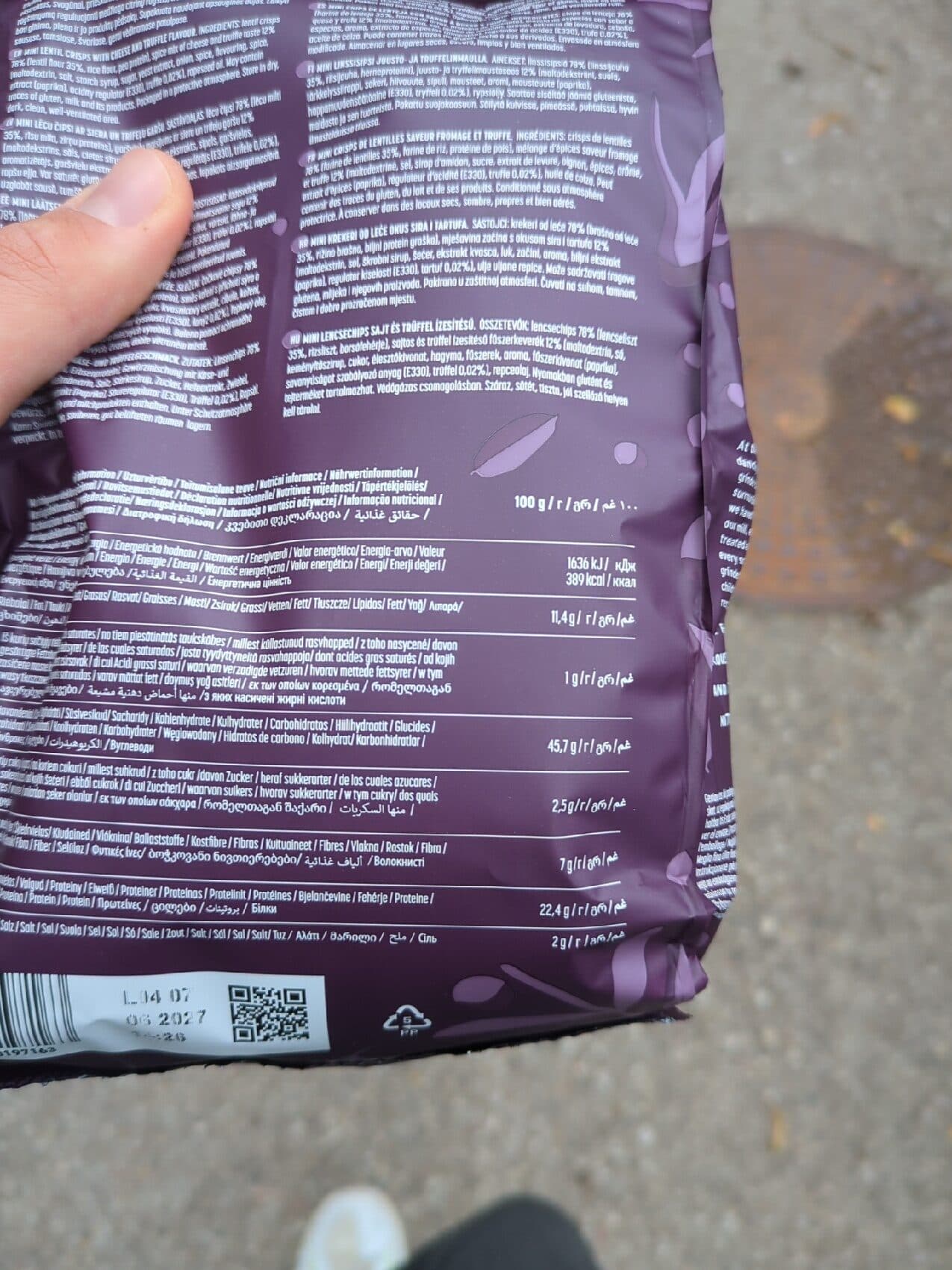 Kicsi Mini Lentil Crisps Cheese and Truffle Flavour packshot