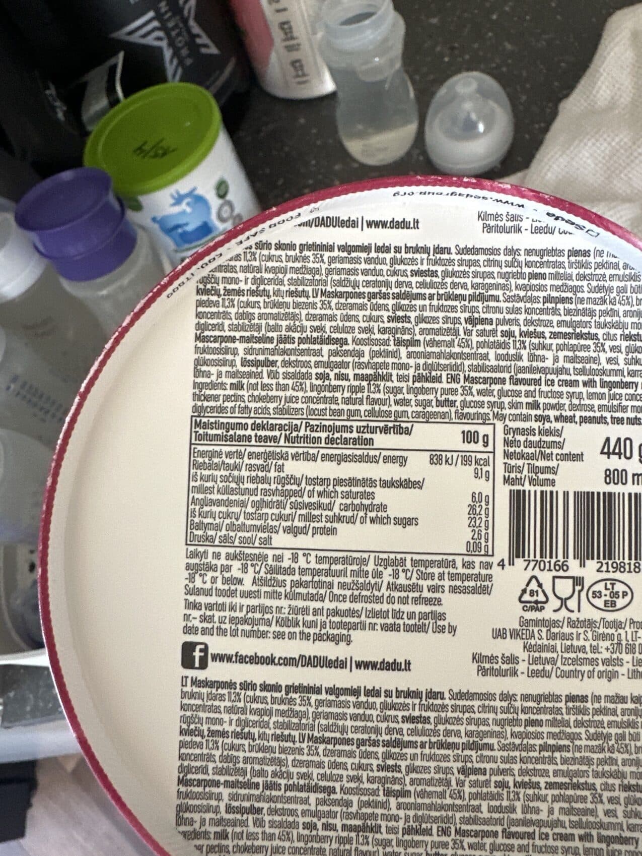 Dadu Mascarpone and lincolnberries ice cream packshot