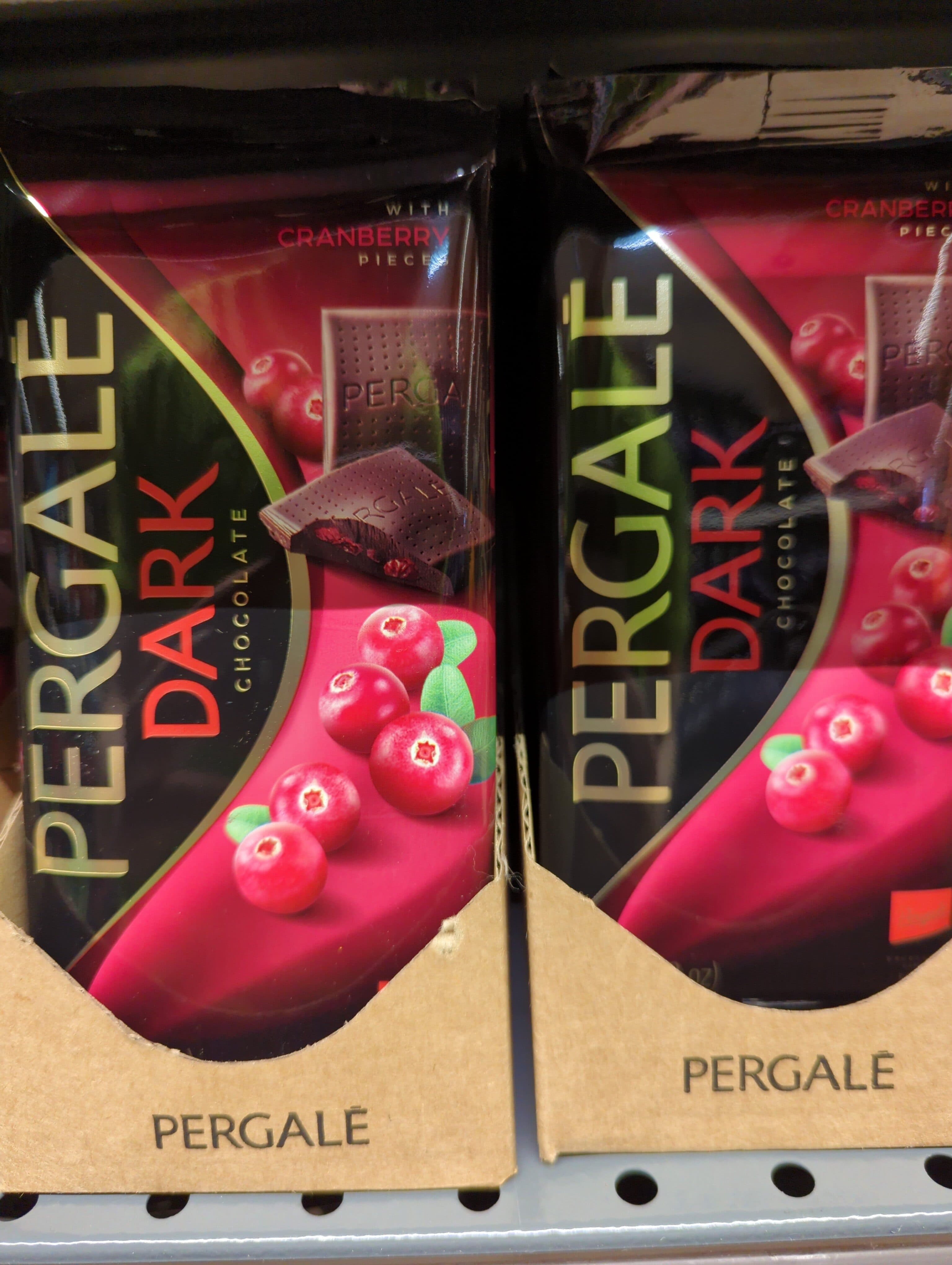 Pergalė Dark chocolate with cranberry pieces packshot