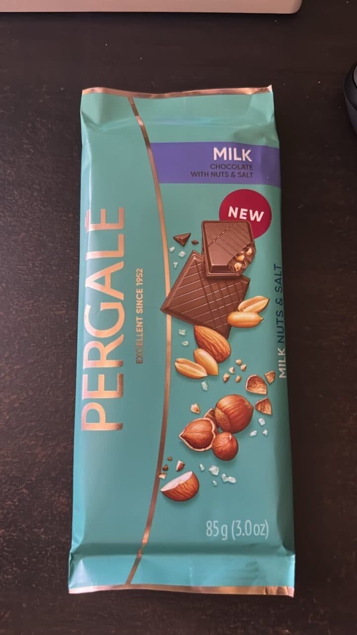 Pergale Milk chocolate with nuts & salt packshot