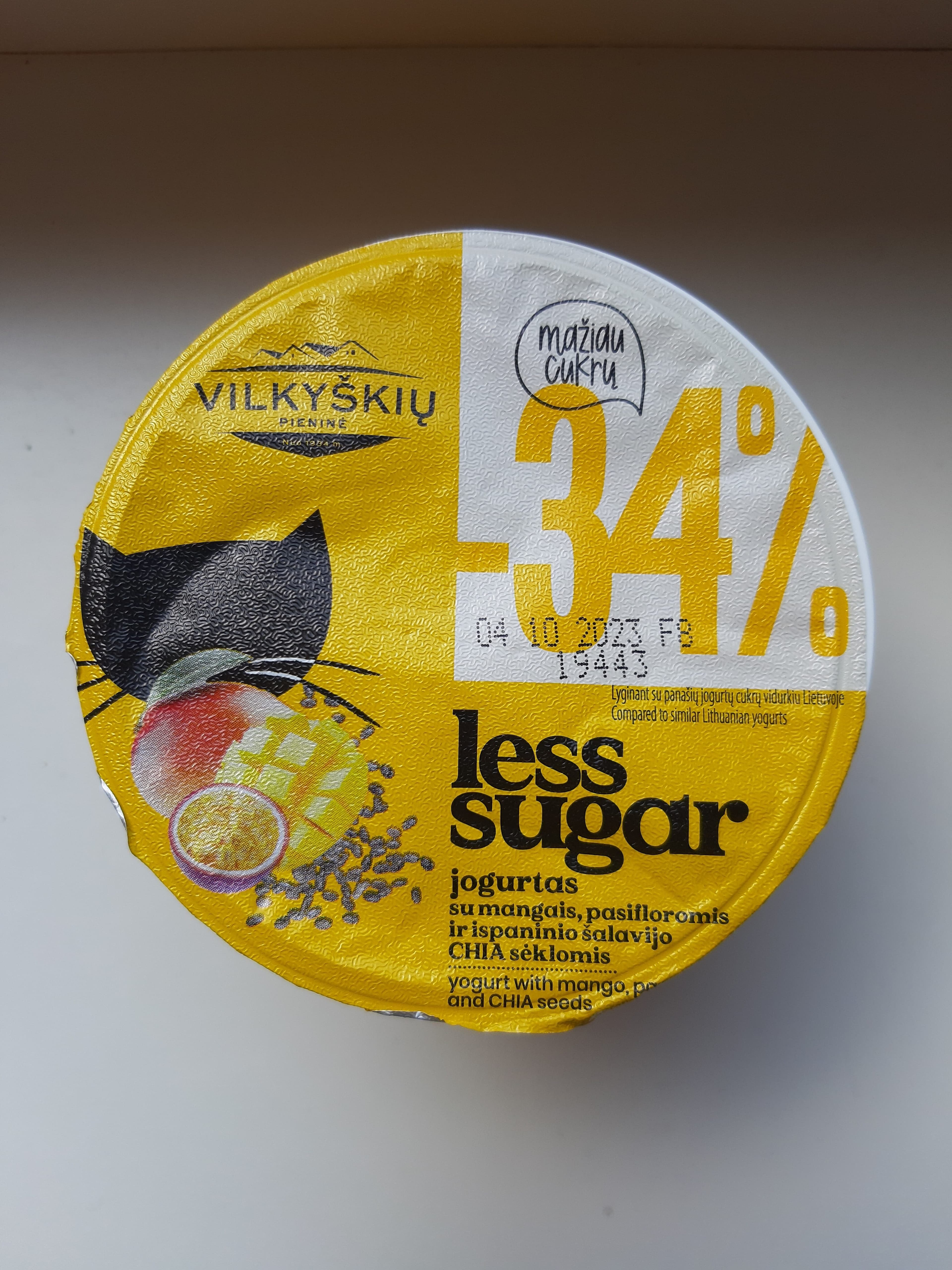 Vilvi yogurt with mango, passion fruit and chia seeds packshot