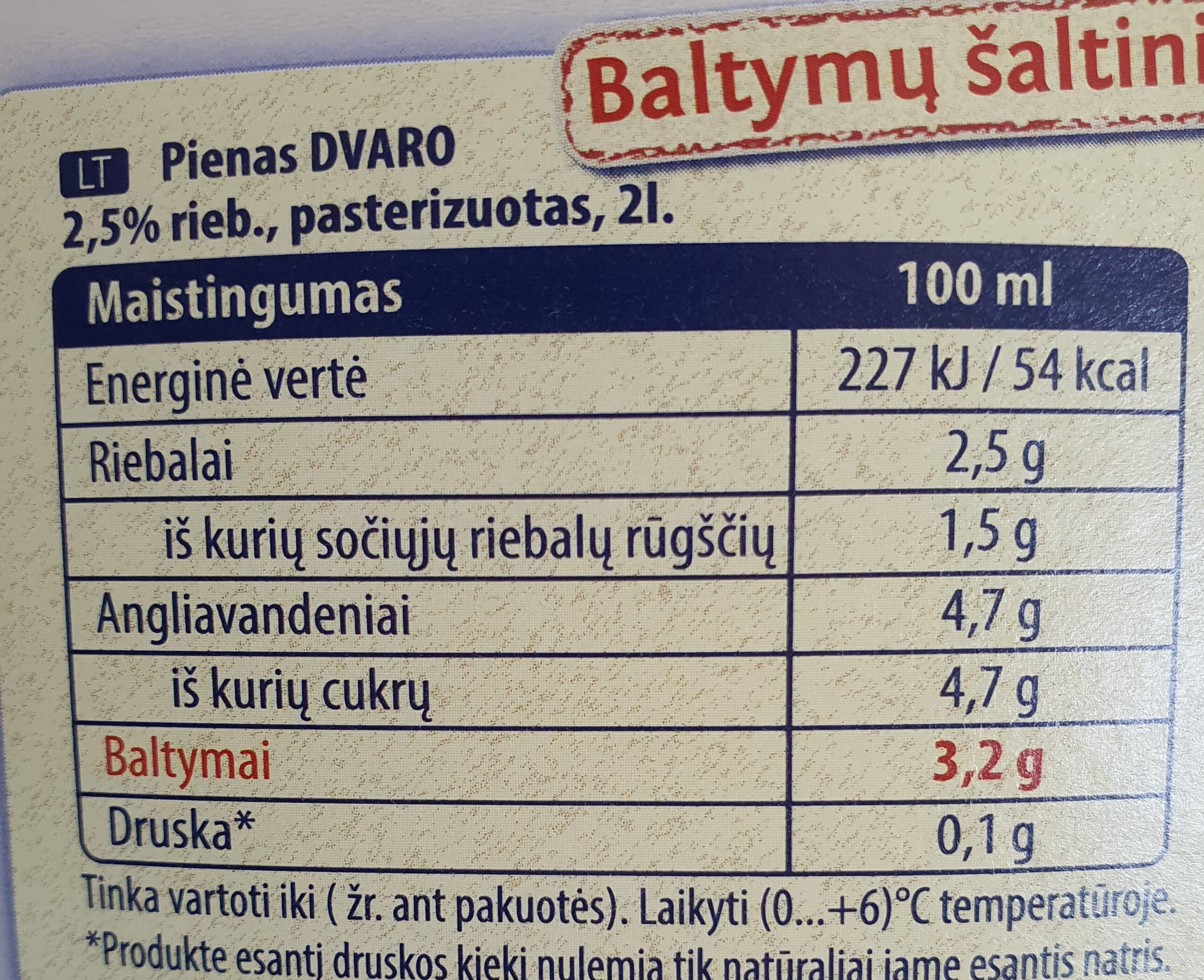Dvaro Milk 2.5% packshot