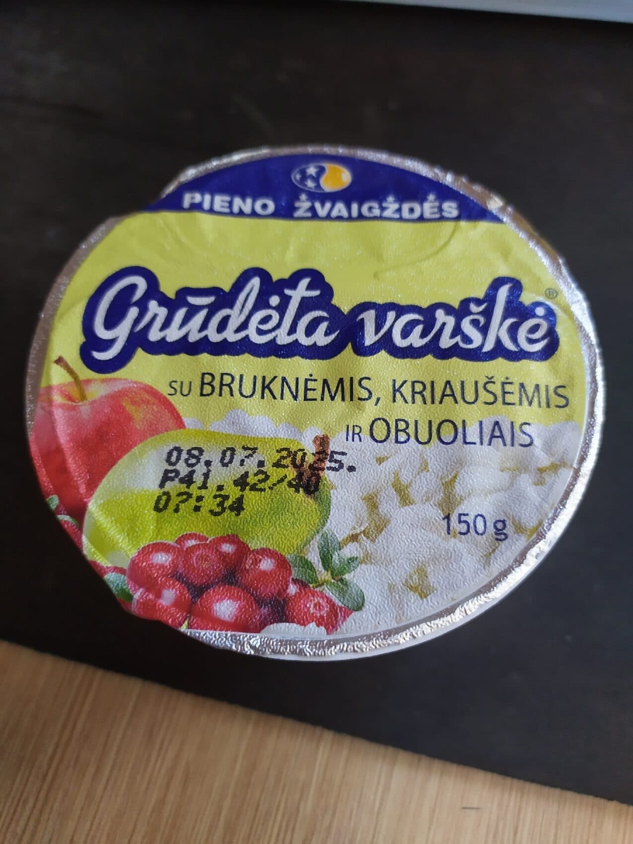 Pieno Žvaigždės Grūdėta Varškė Su Bruknėmis, Kriaušėmis Ir Obuoliais packshot