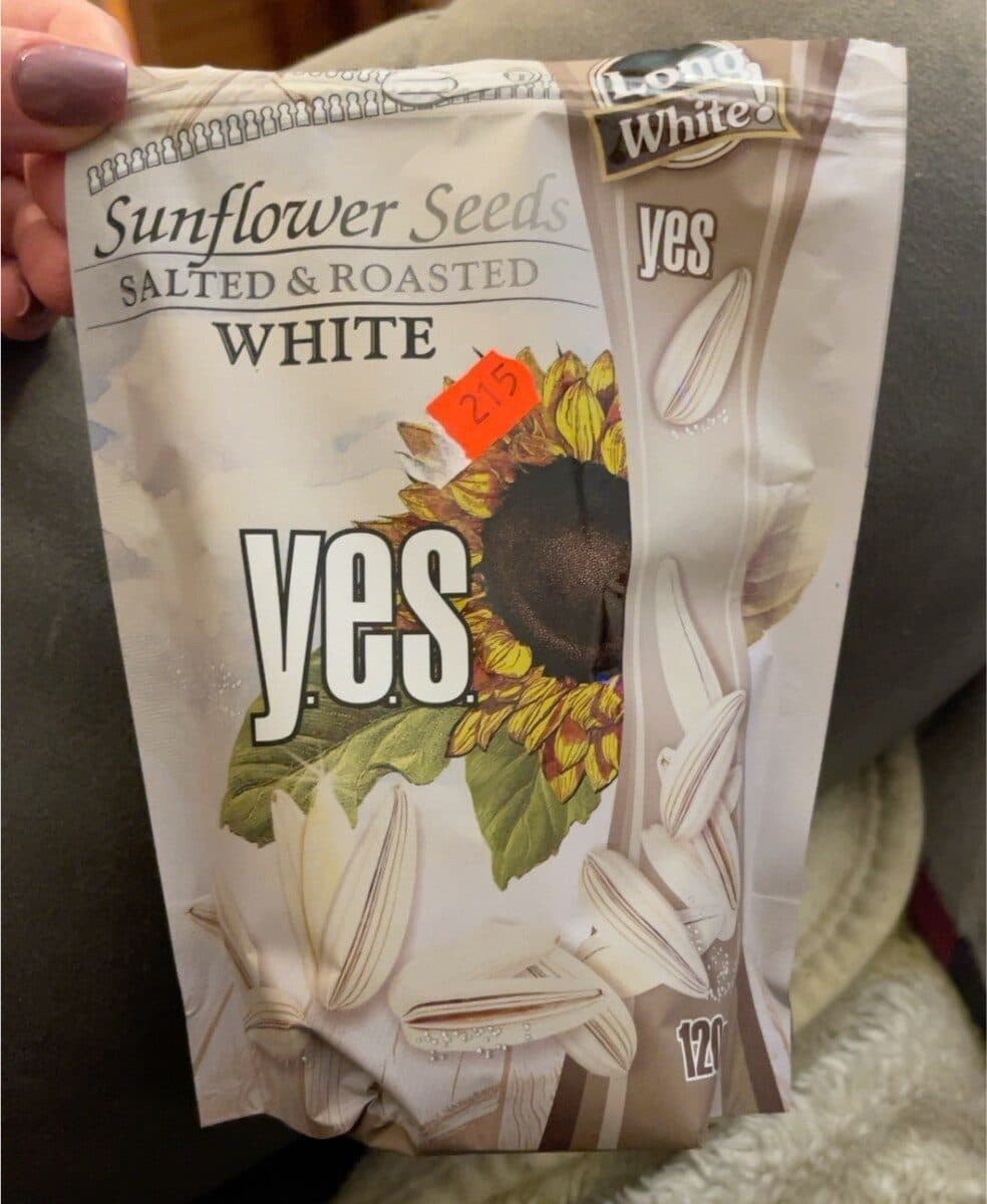 Sunflower seeds white packshot