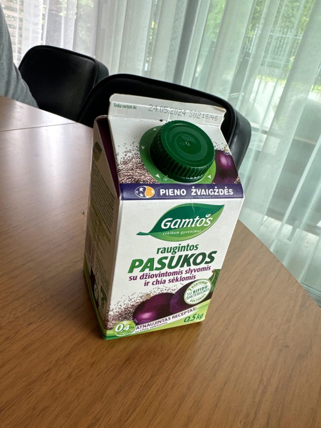 Gamtos Raugingos Pasukos Su Dziovintomis Slyvomis Ir Chia Seklomis packshot