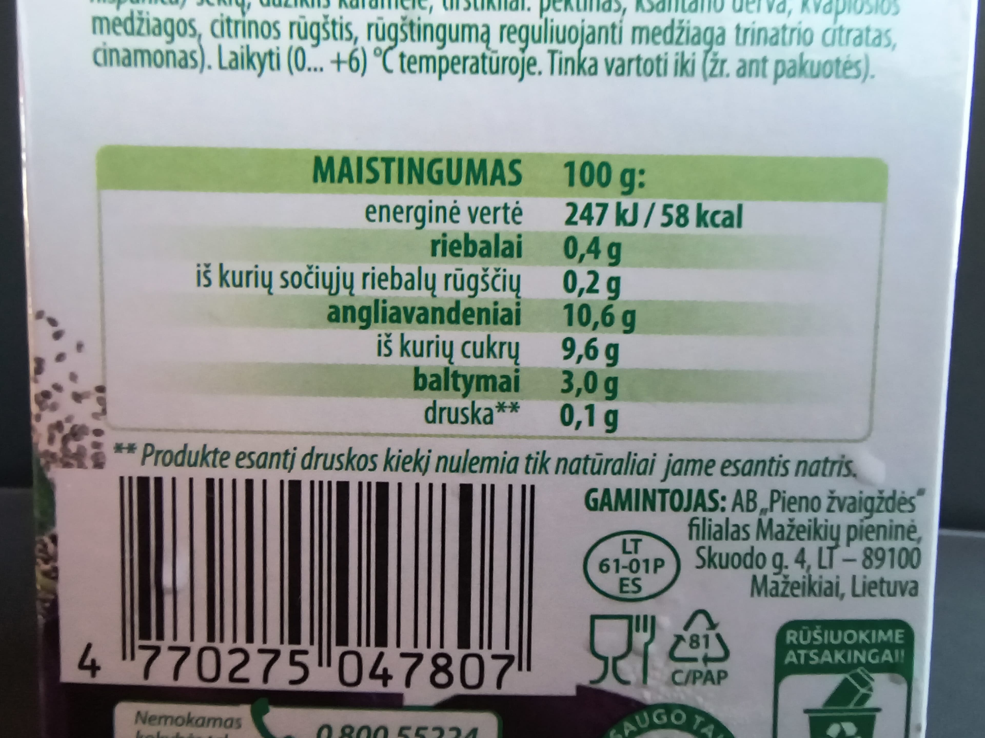 Gamtos Raugingos Pasukos Su Dziovintomis Slyvomis Ir Chia Seklomis packshot