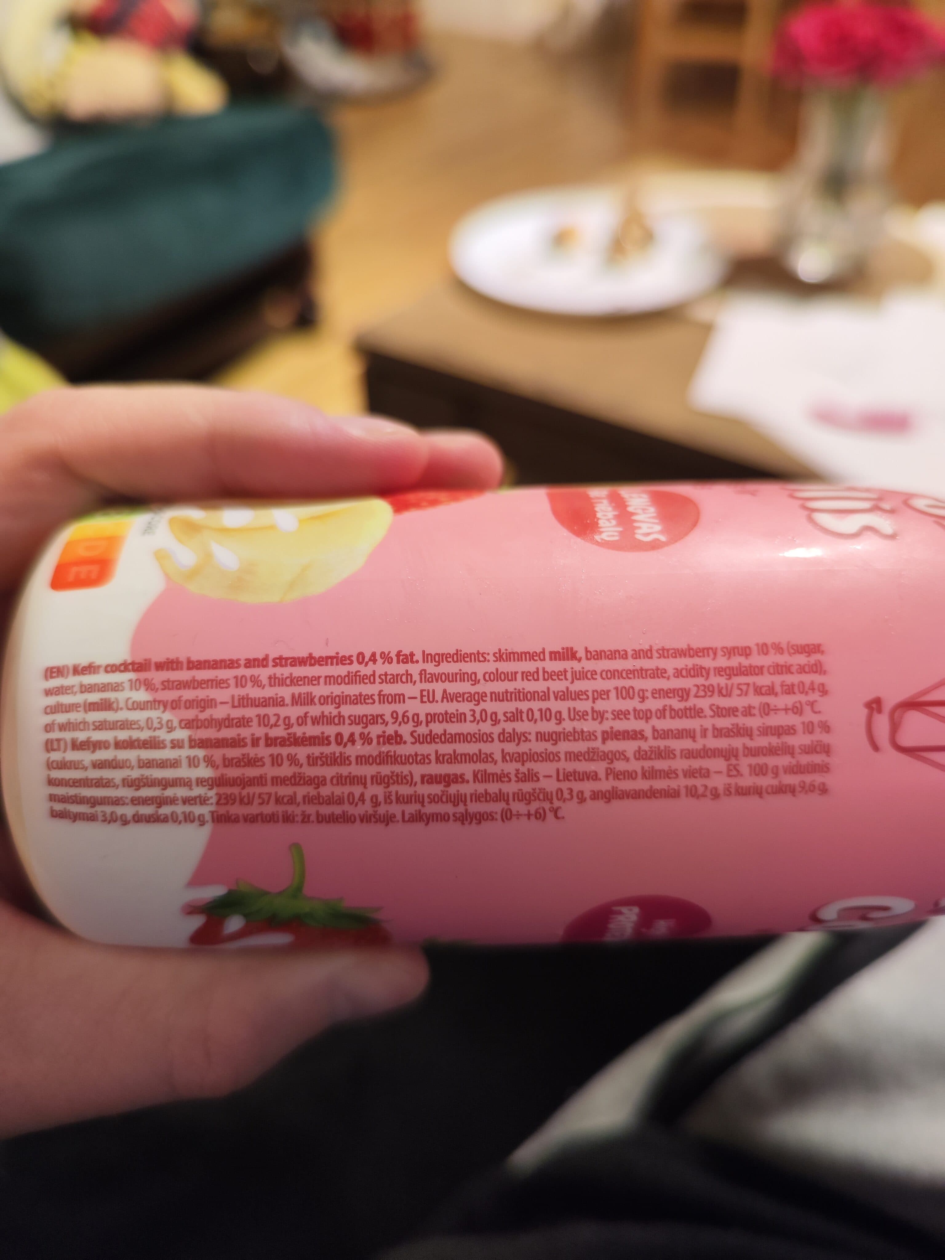 Žemaitijos Kefyro kokteilis su bananais ir braškėmis packshot