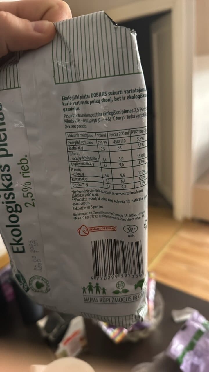 milk packshot