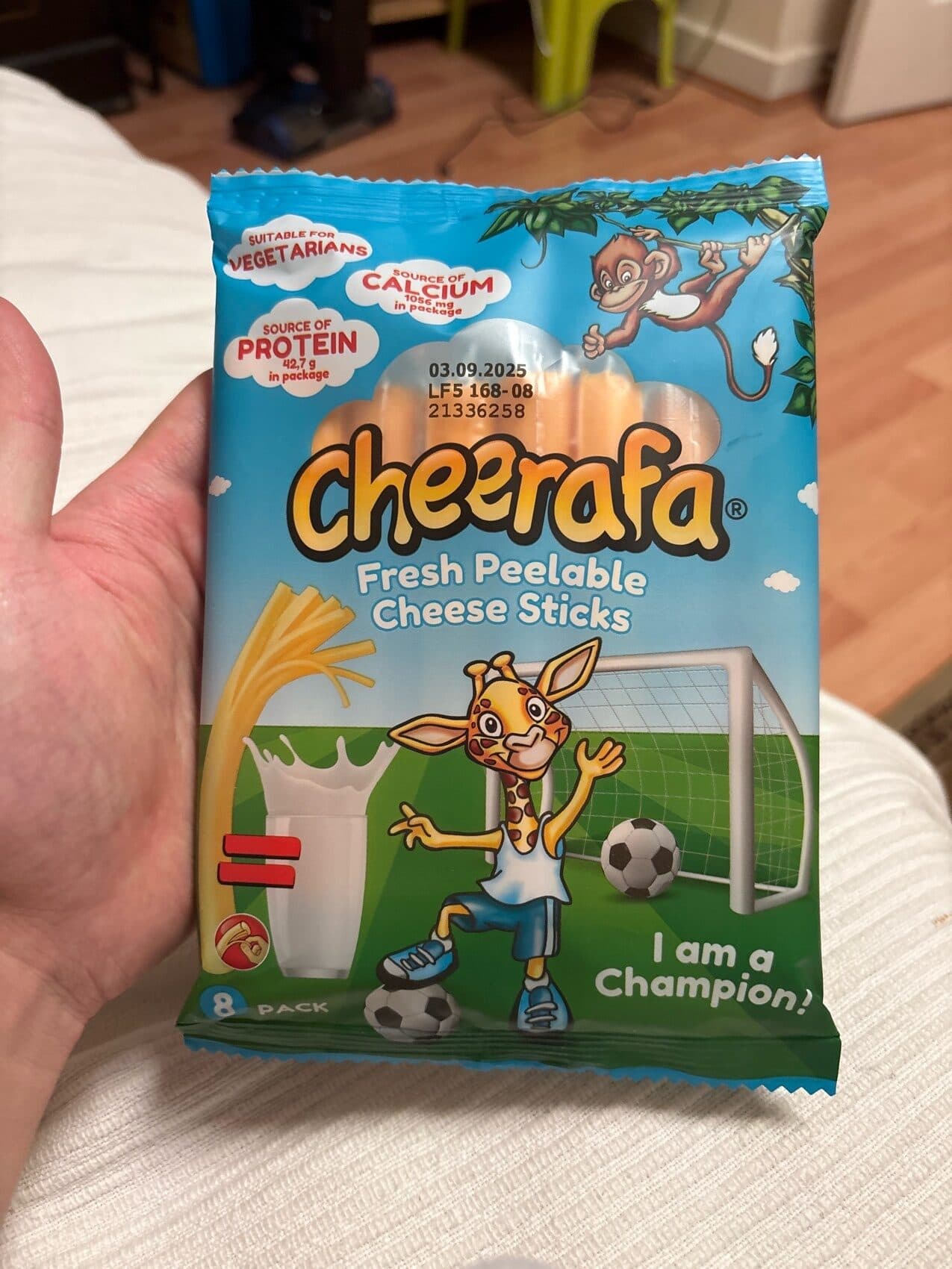 Cheerafa Fresh peelable cheese sticks packshot