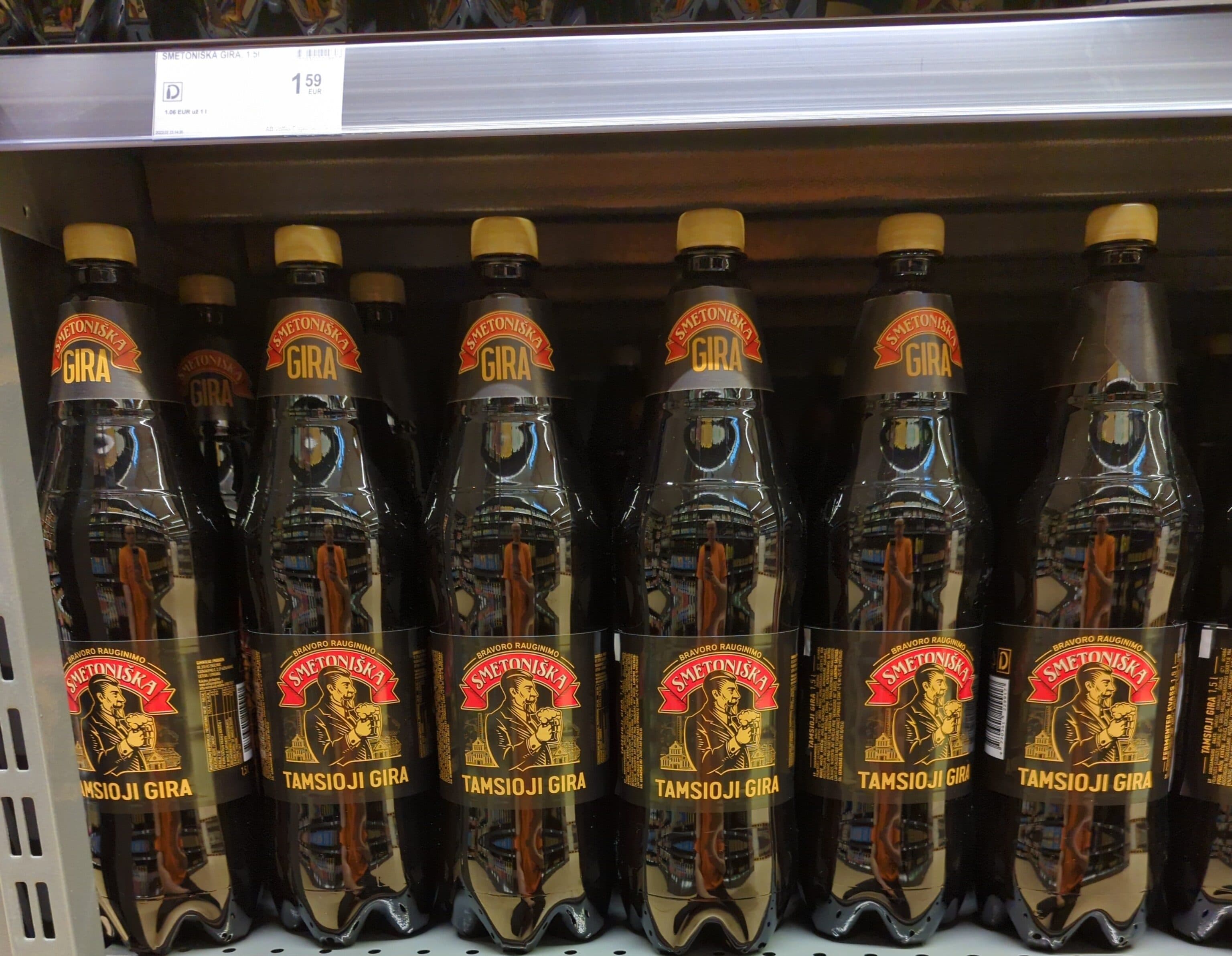 Smetoniška Tamsioji gira packshot