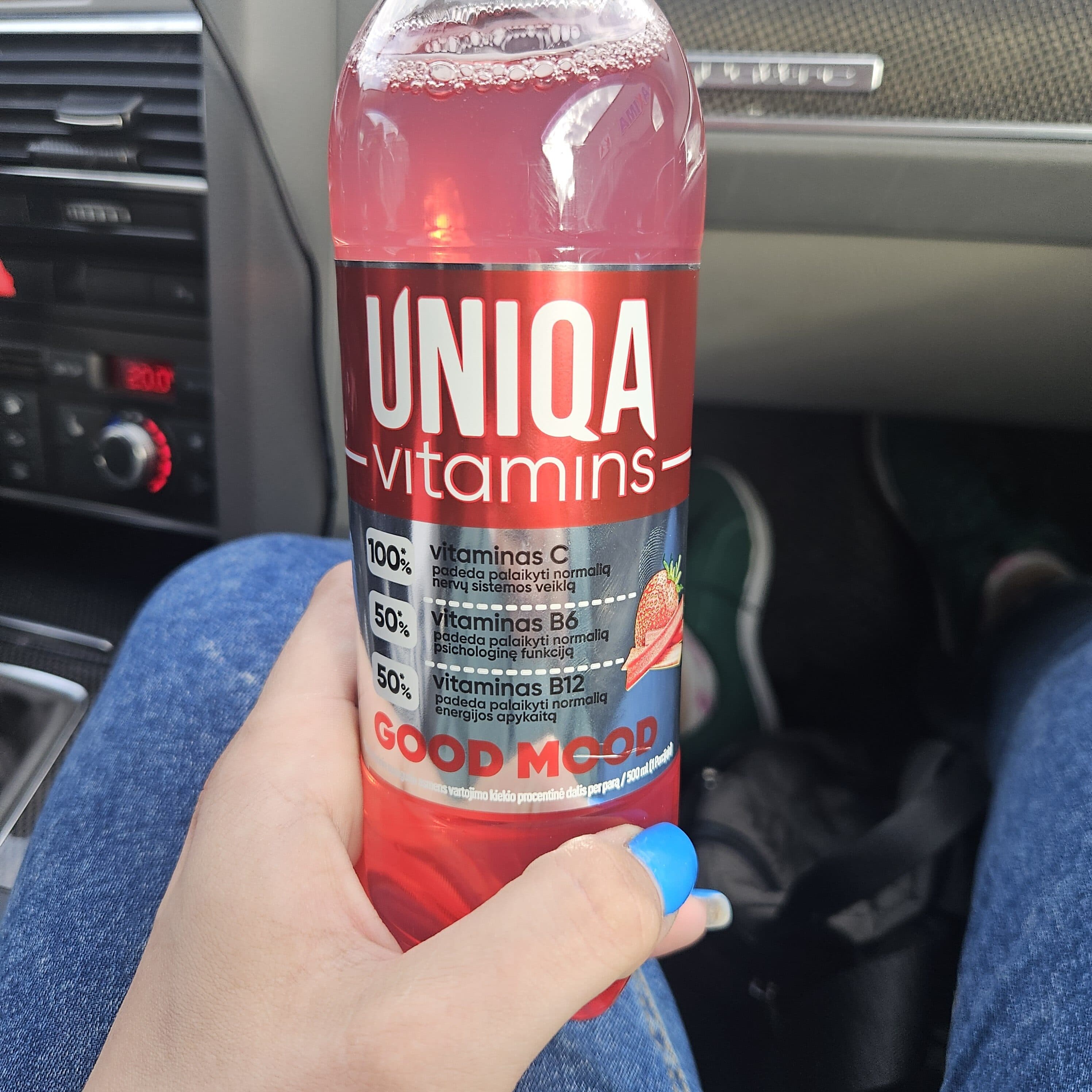 Braškių ir rabarbarų gaivusis gėrimas packshot